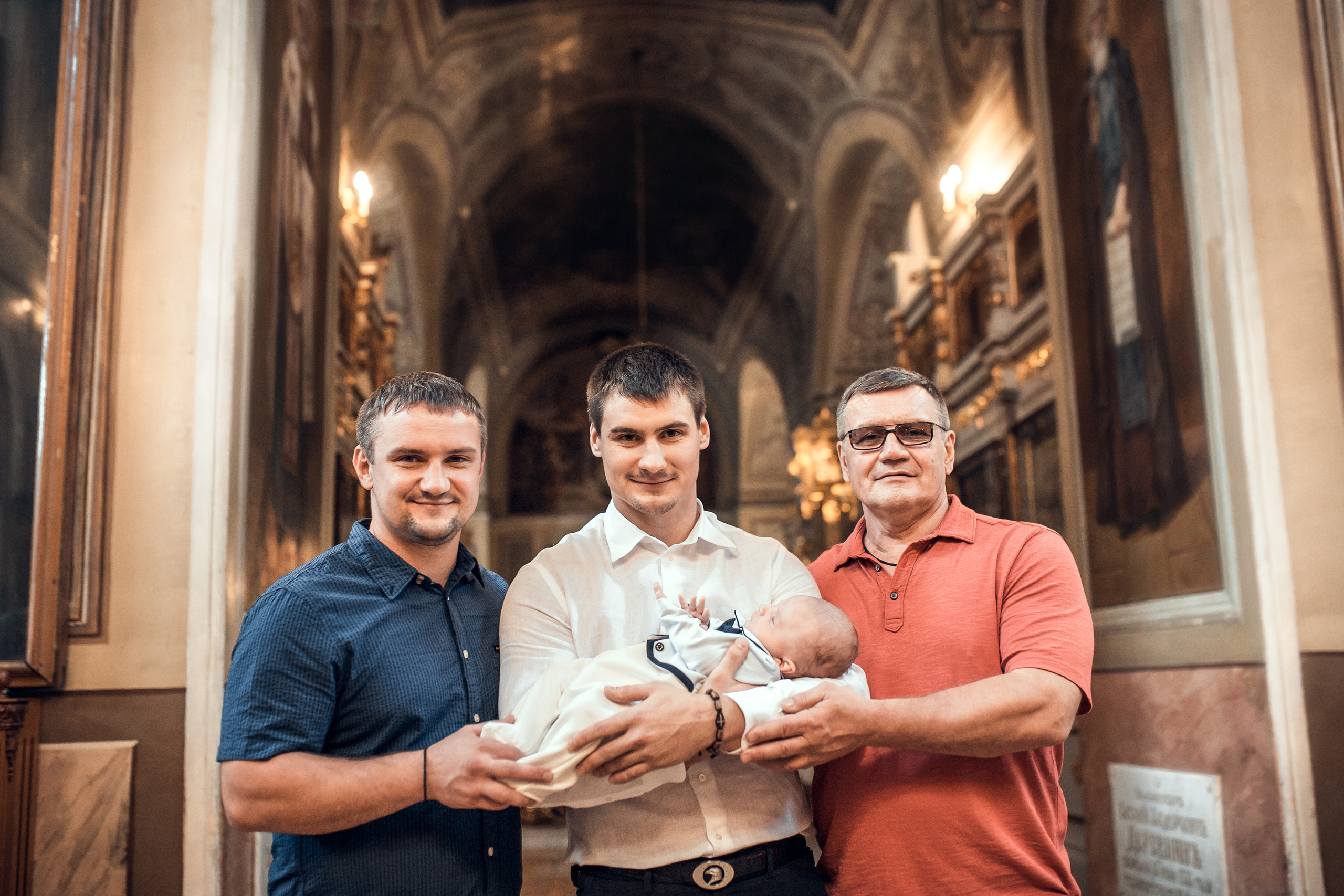 Крещение Кирилла. Храм Ильи Пророка на Ильинке. Фотограф на Крещение в Москве Ткач Елена