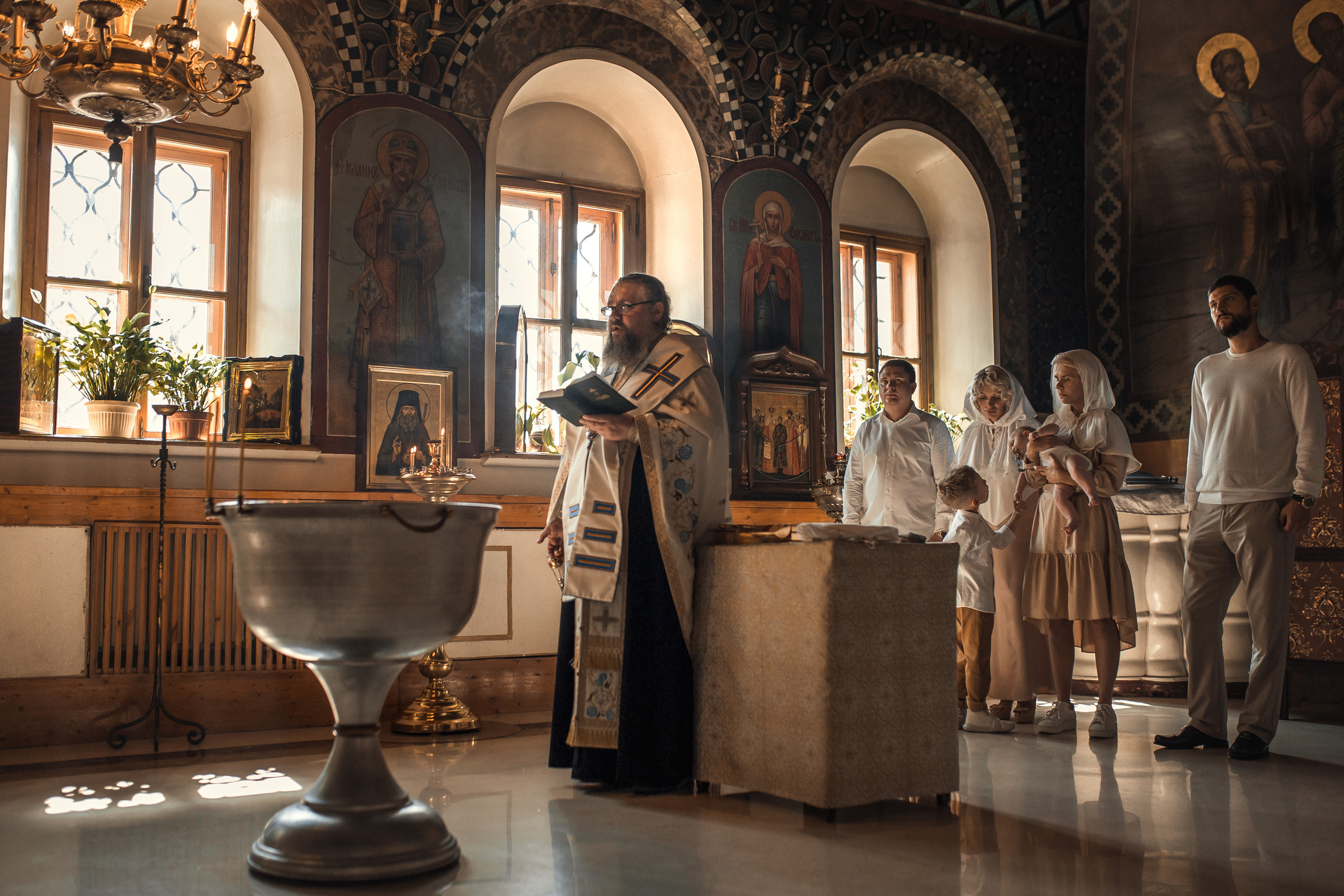 Крещение Луки. Храм Петра и Павла на Яузе. Фотограф на Крещение в Москве Ткач Елена