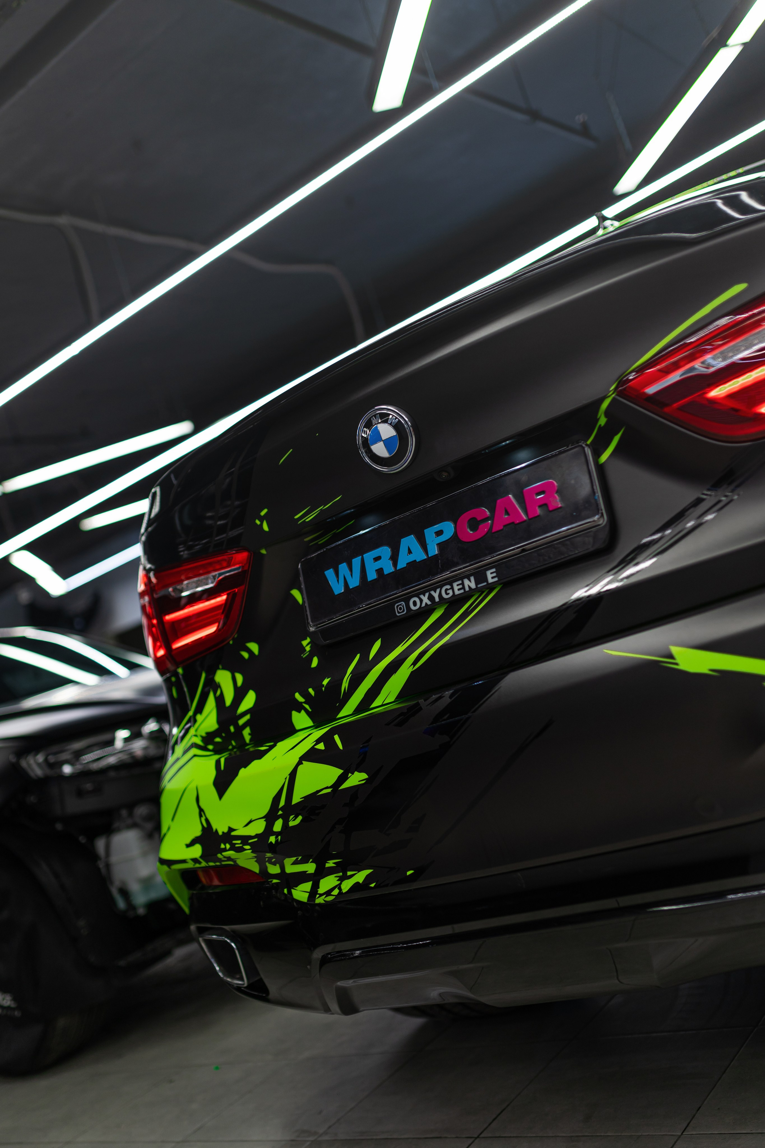 Винилография на BMW X6. Студия дизайна и оклейки авто Barmaley Design