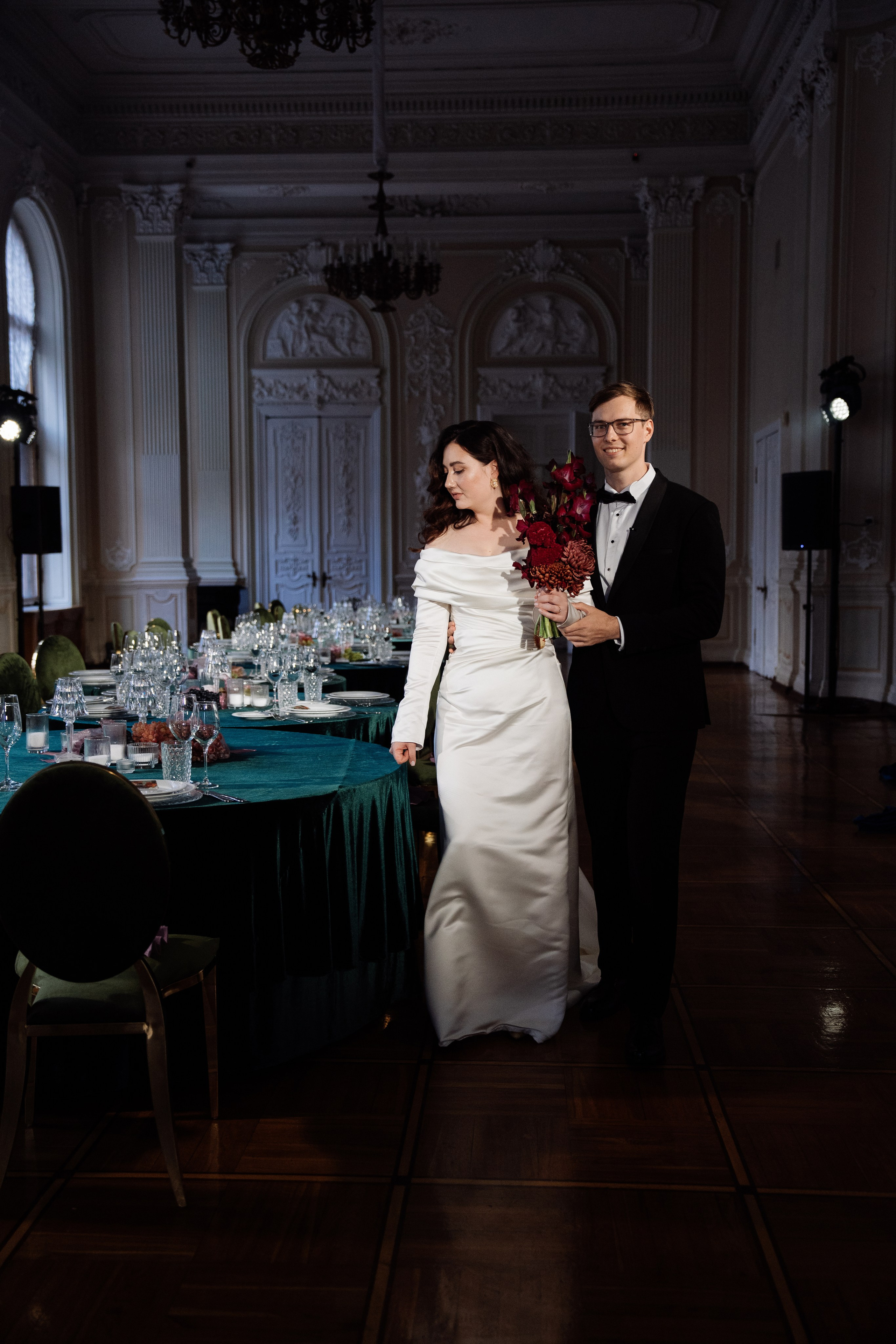 Современная свадьба во дворце. Свадебный фотограф организатор в Санкт-Петербурге Ассоль Опарина