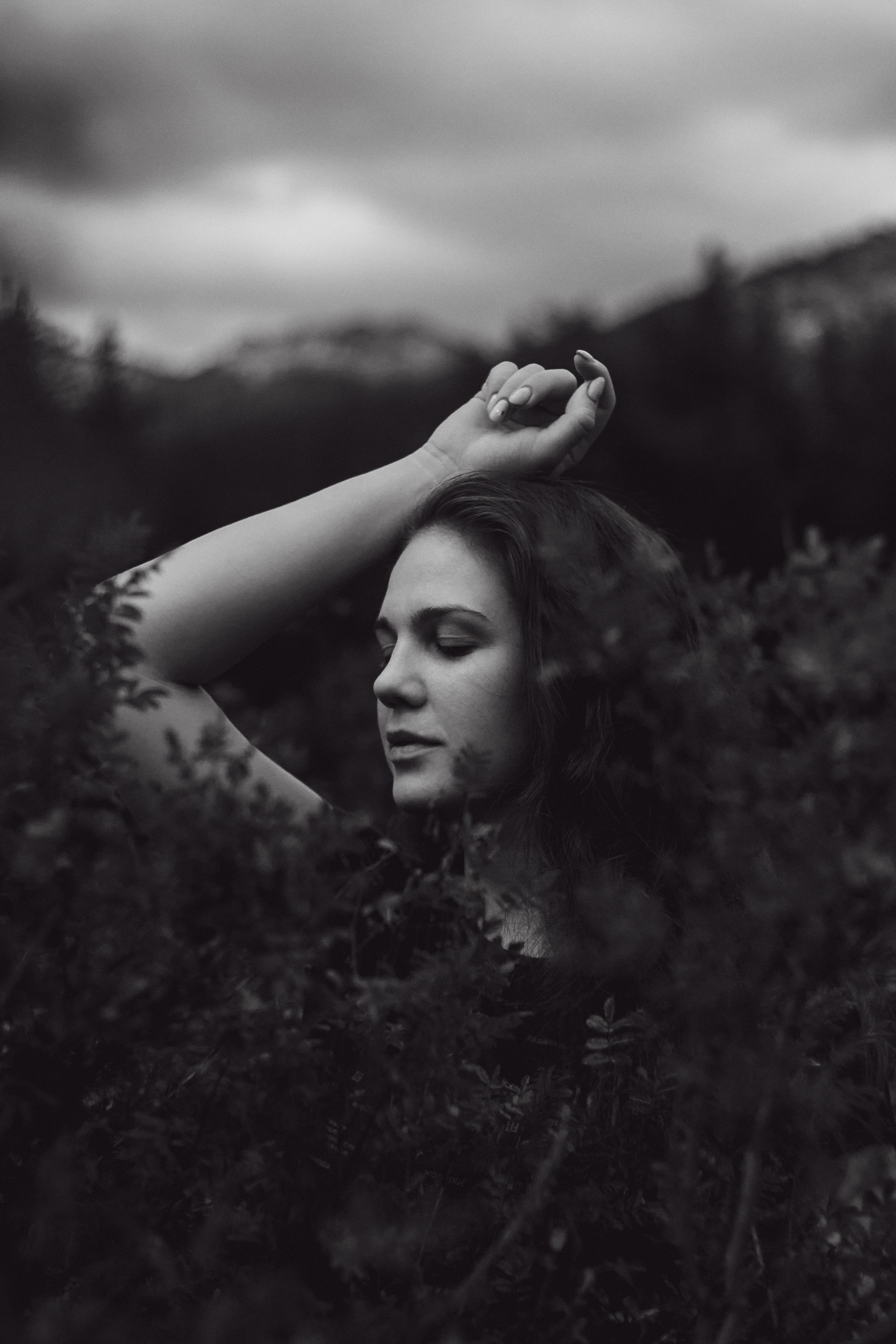 Саша во мхах / Каркаралинск. Фотограф Наталья Гончарова. Снимаю живые портреты в Алматы