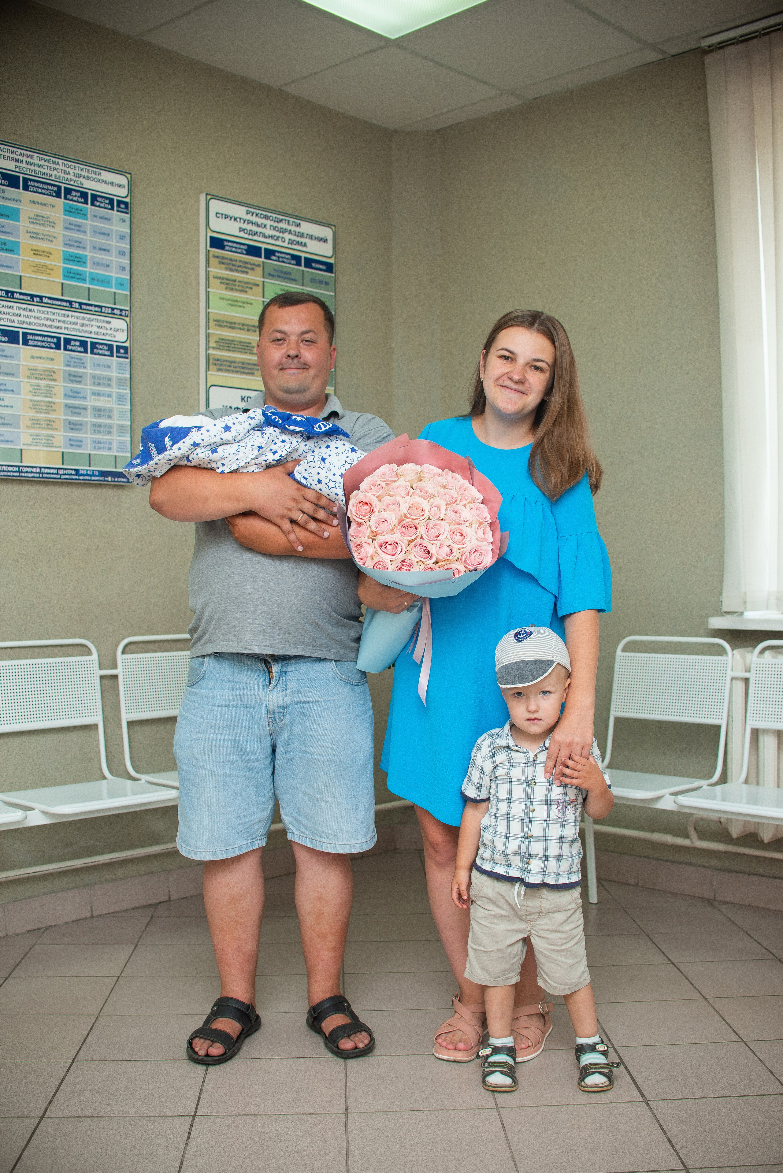 Выписка Светланы МиД. Семейный фотограф на выписку из роддома и крещение Минск Настя Гришук