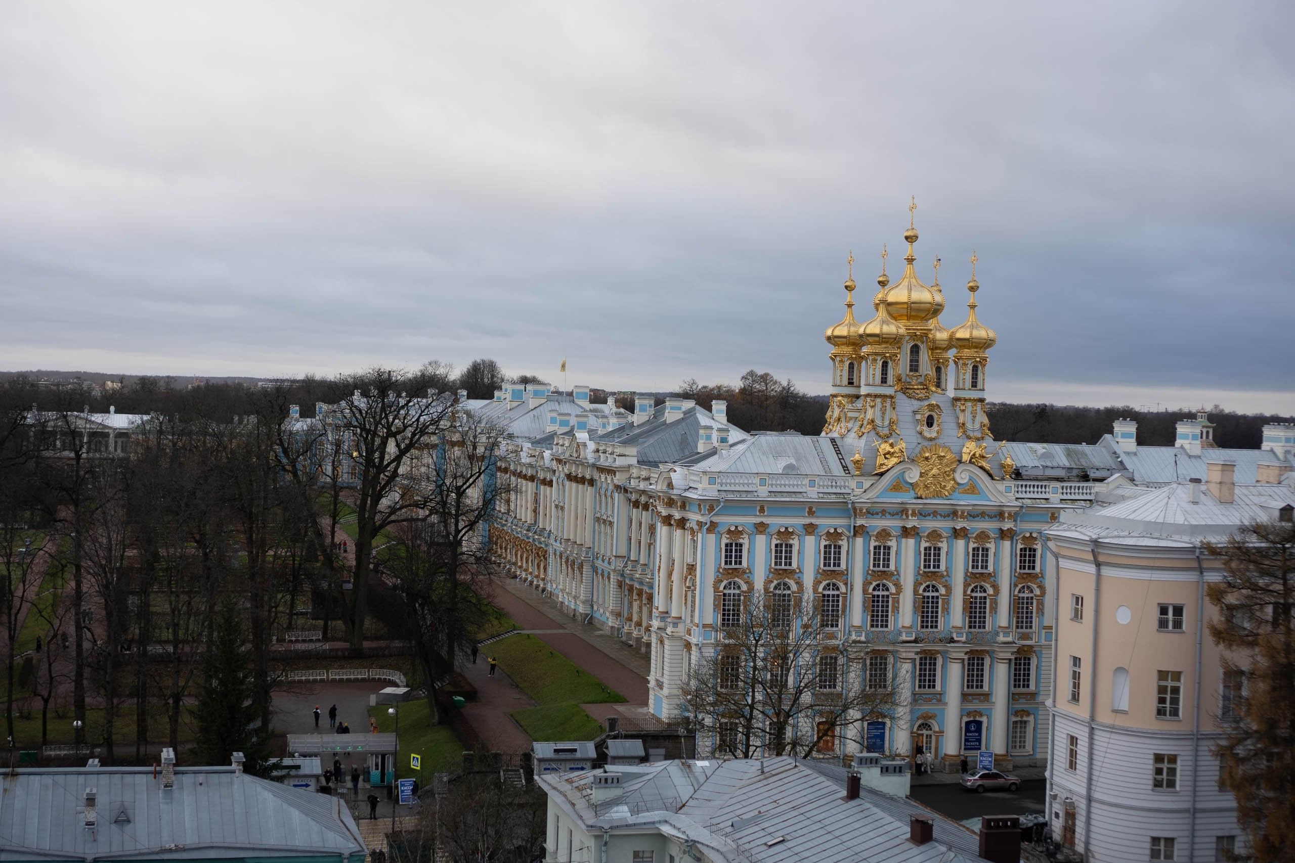 СВАДЕБНАЯ СЬЕМКА ПАРЫ В ГОРОДЕ ПУШКИН В ПАРКЕ ЕКАТЕРИНЕНСКОМ В НОЯБРЕ. Профессиональный фотограф, Санкт-Петербург — Виктория Богомолова