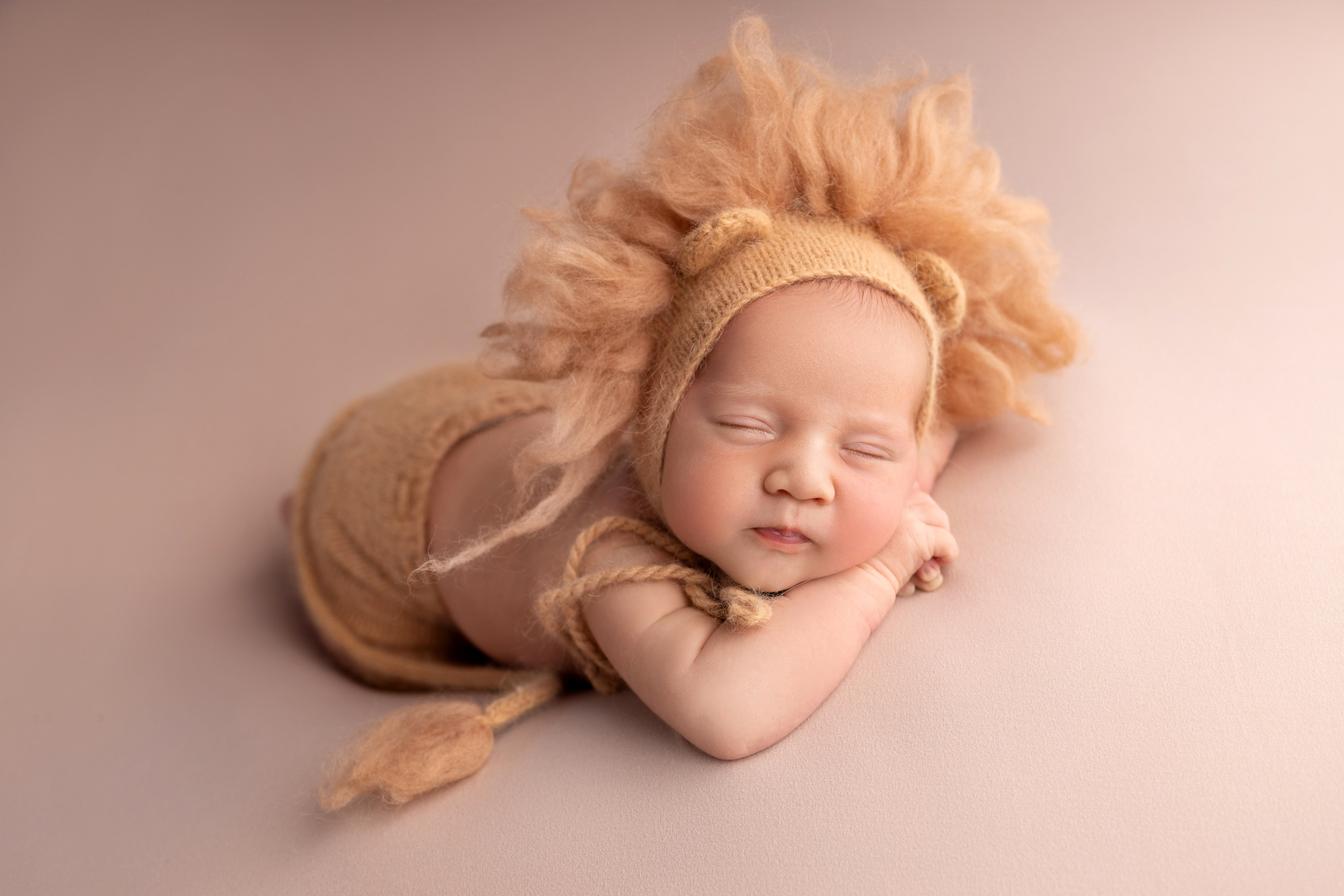 Классическая фотосессия малыша. Фотограф новорожденных малышей в Омске и Омской области Эльвира Камаева