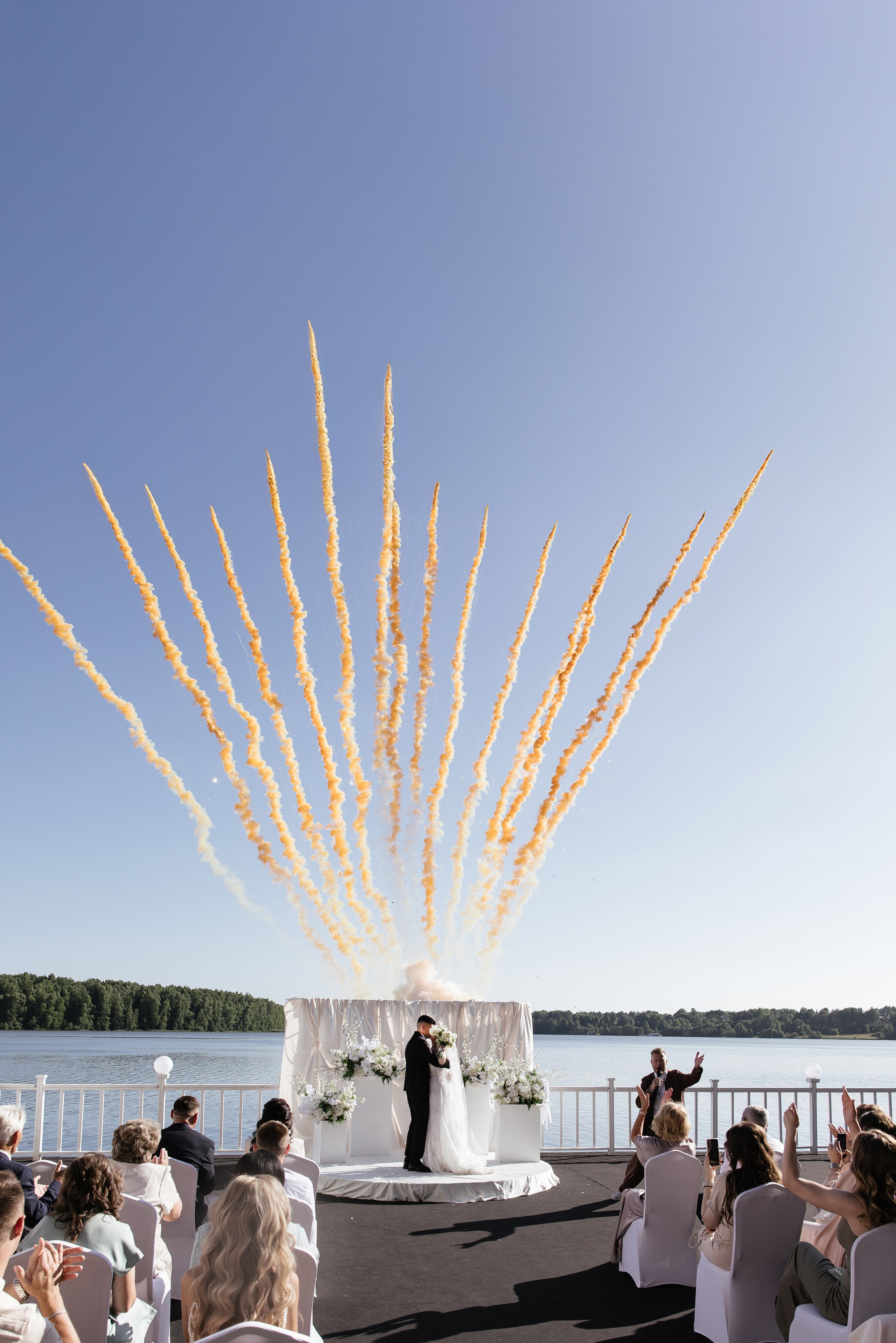 дневной салют цветной