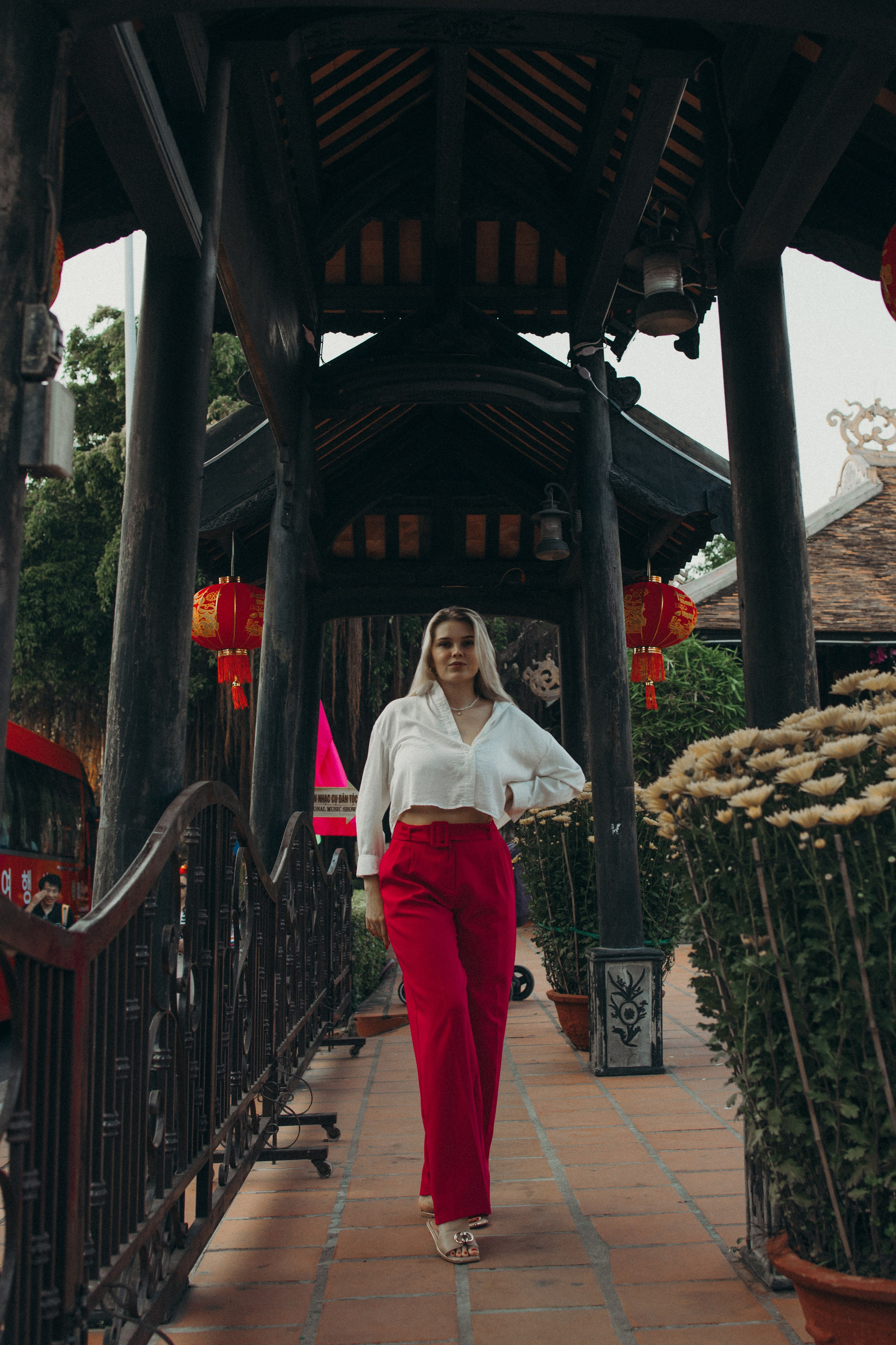 Кристина (Каменный сад Хон Чонг, Нячанг). Фотограф Астана. Индивидуальные, парные и семейные фотосессии