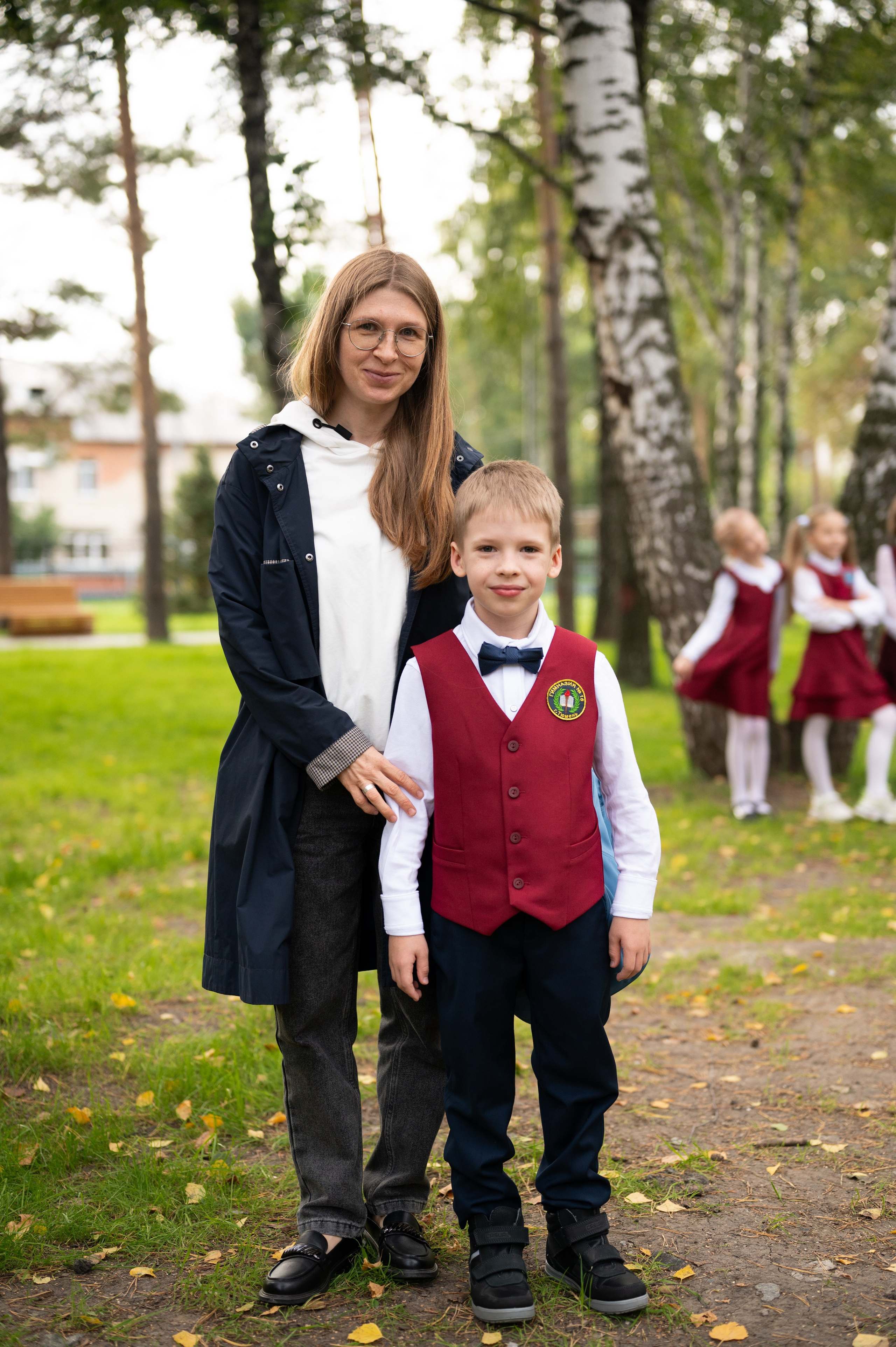 1 сентября 16 гимназия 2 класс (линейка + в классе+ на улице). Фотограф новорожденных, семейный детский в Тюмени Татьяна Морозова