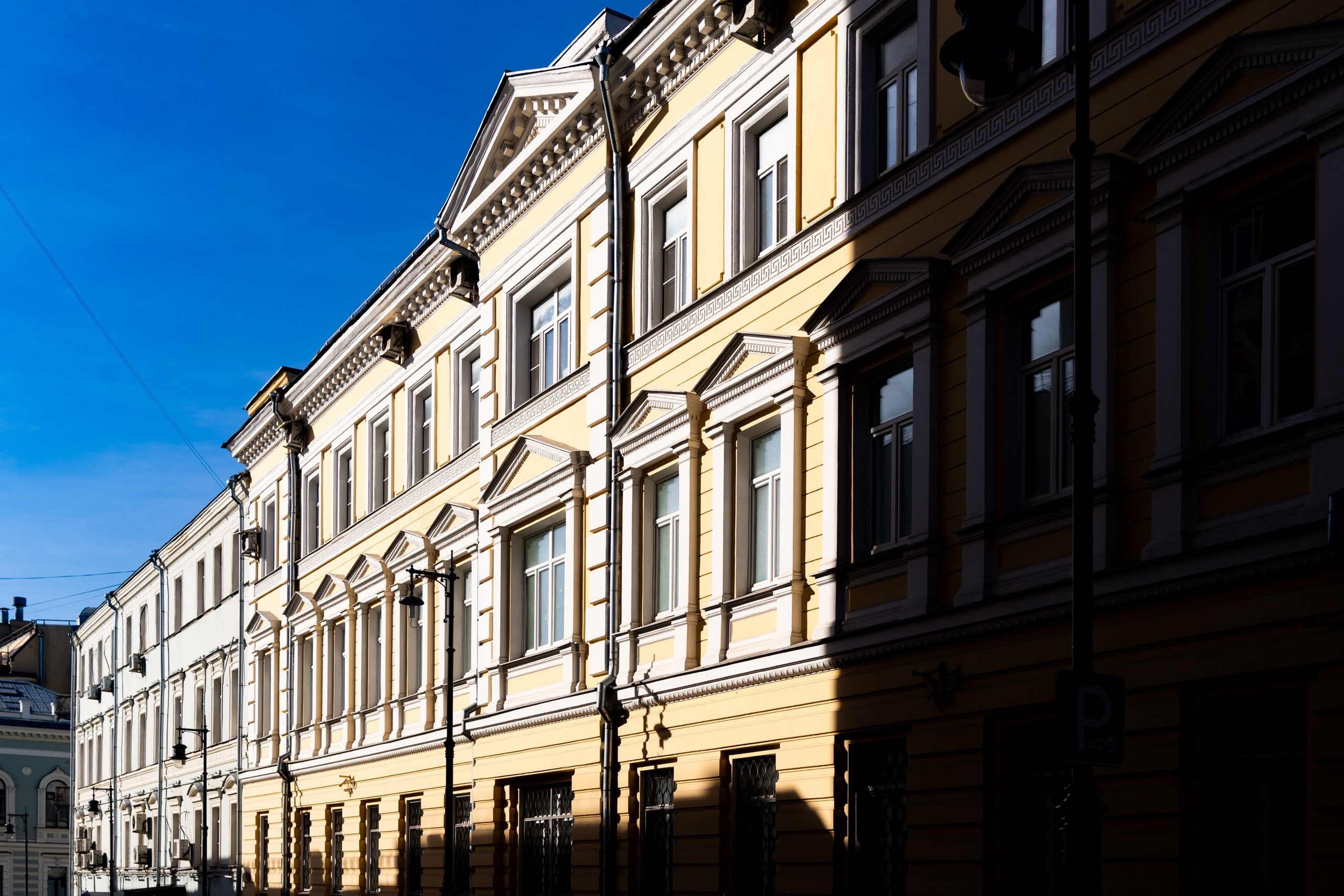 Свет и тень в городе. Фотограф в Москве. Шахабудин