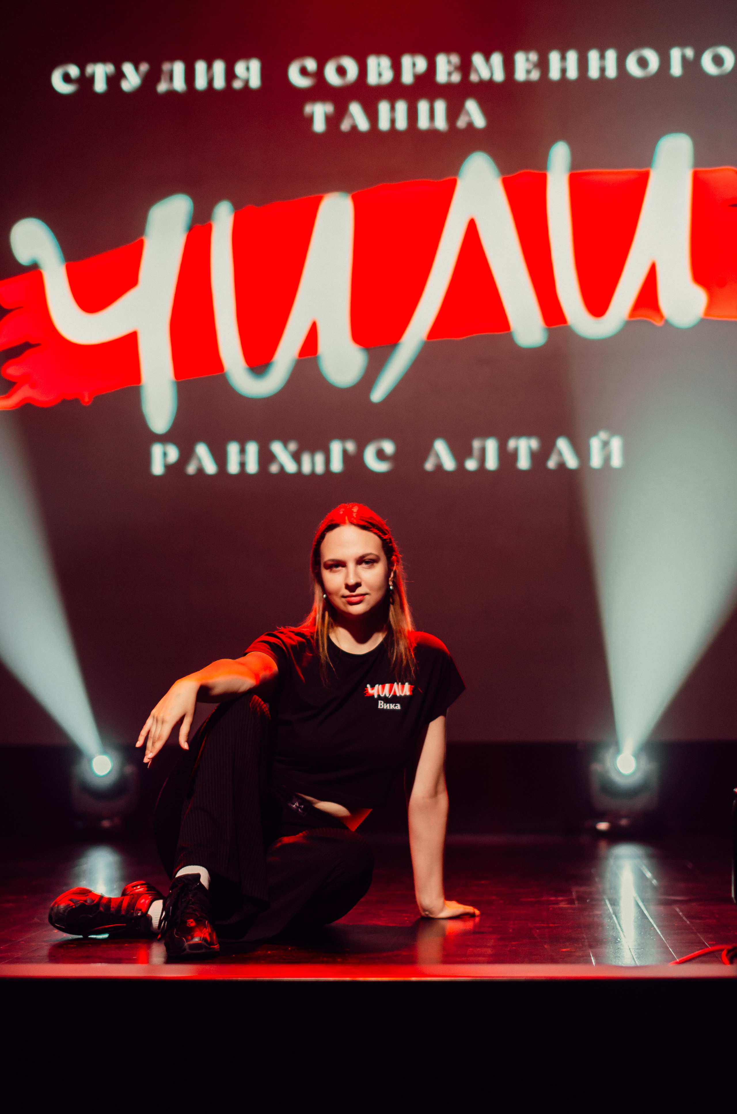 Групповая фотосъемка танцевального коллектива. Денисова Аля — фотограф для парных съемок и индивидуальных историй в Барнауле