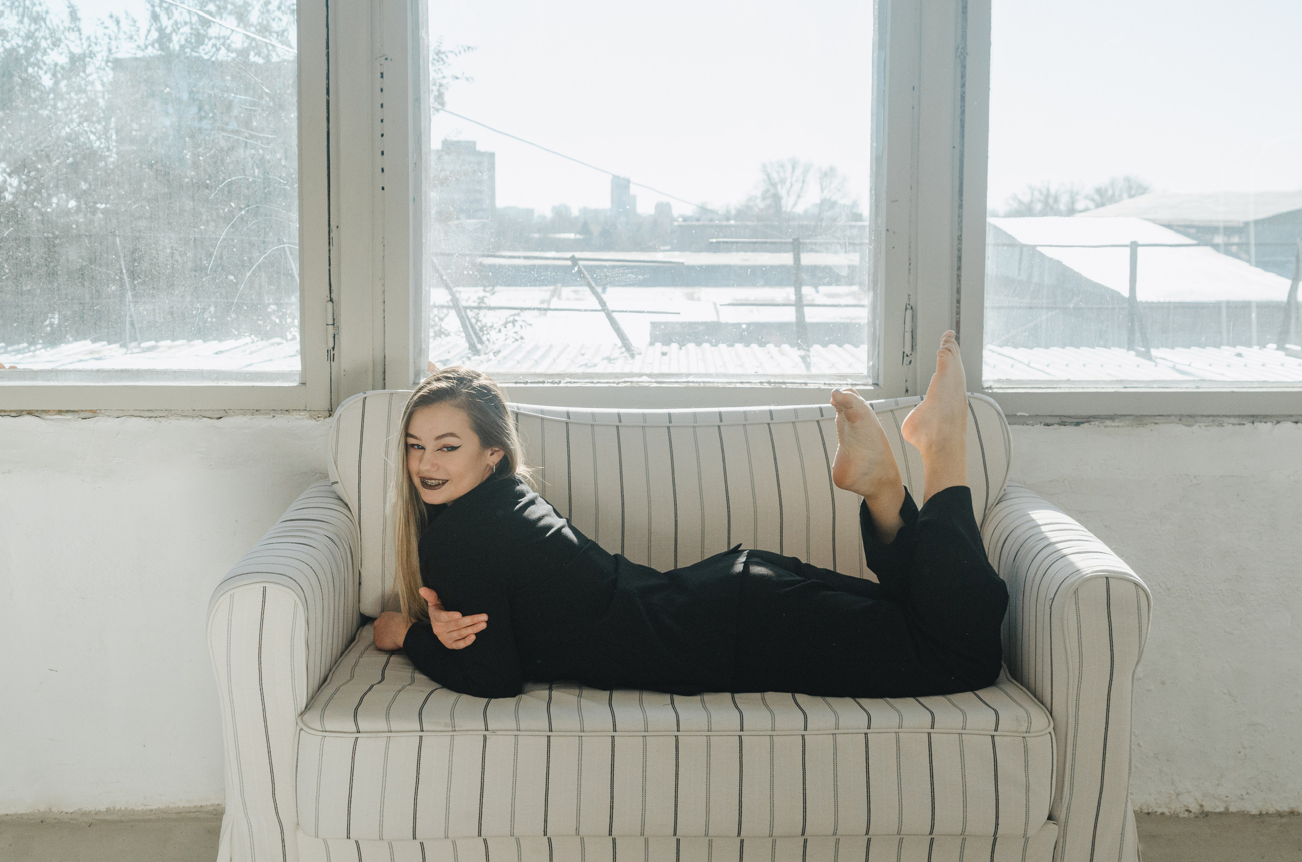 Женская фотосессия в стиле минимализм. Денисова Аля — фотограф для парных съемок и индивидуальных историй в Барнауле