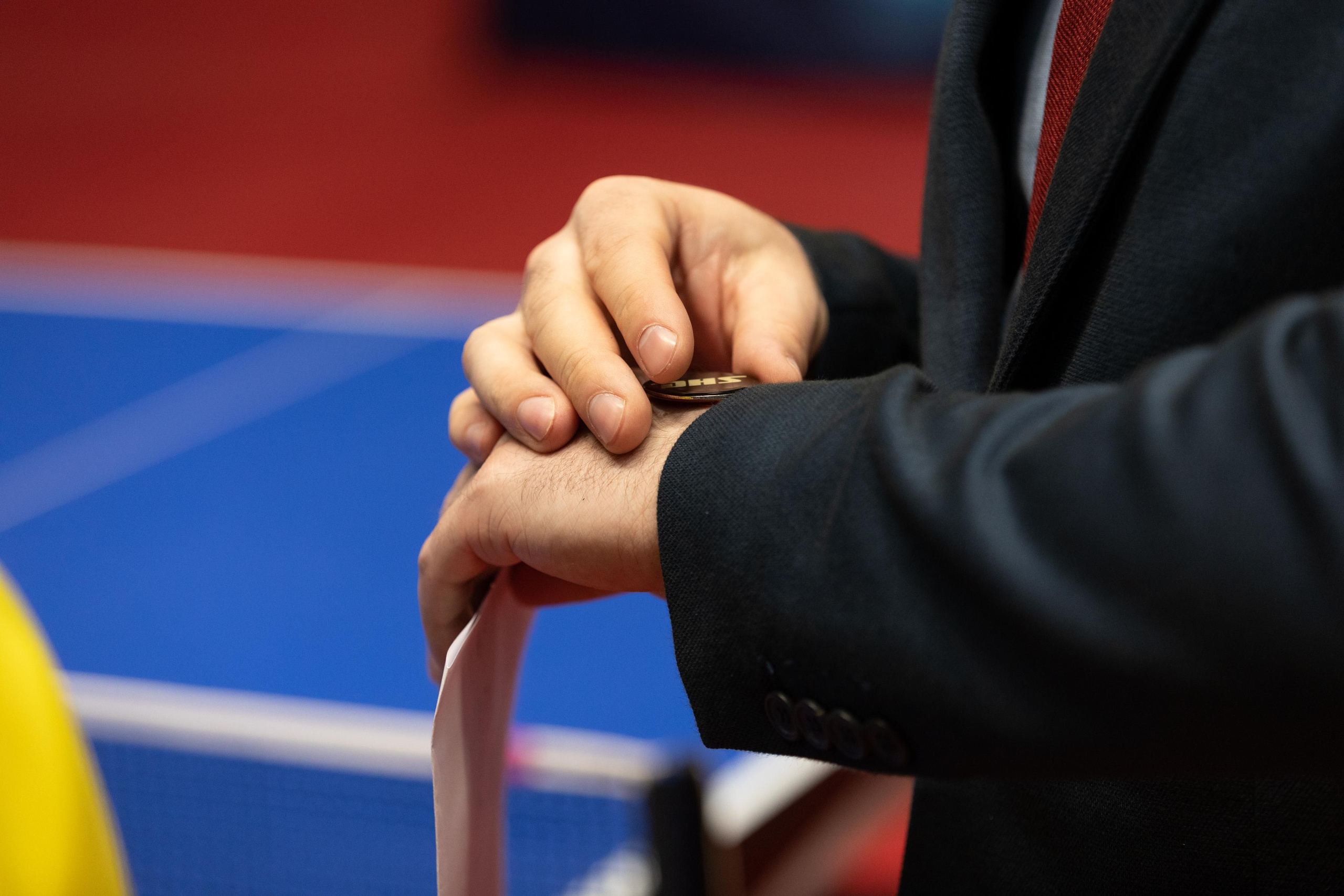 спортивный фотограф Анна Зиновьева фотографирует настольный теннис