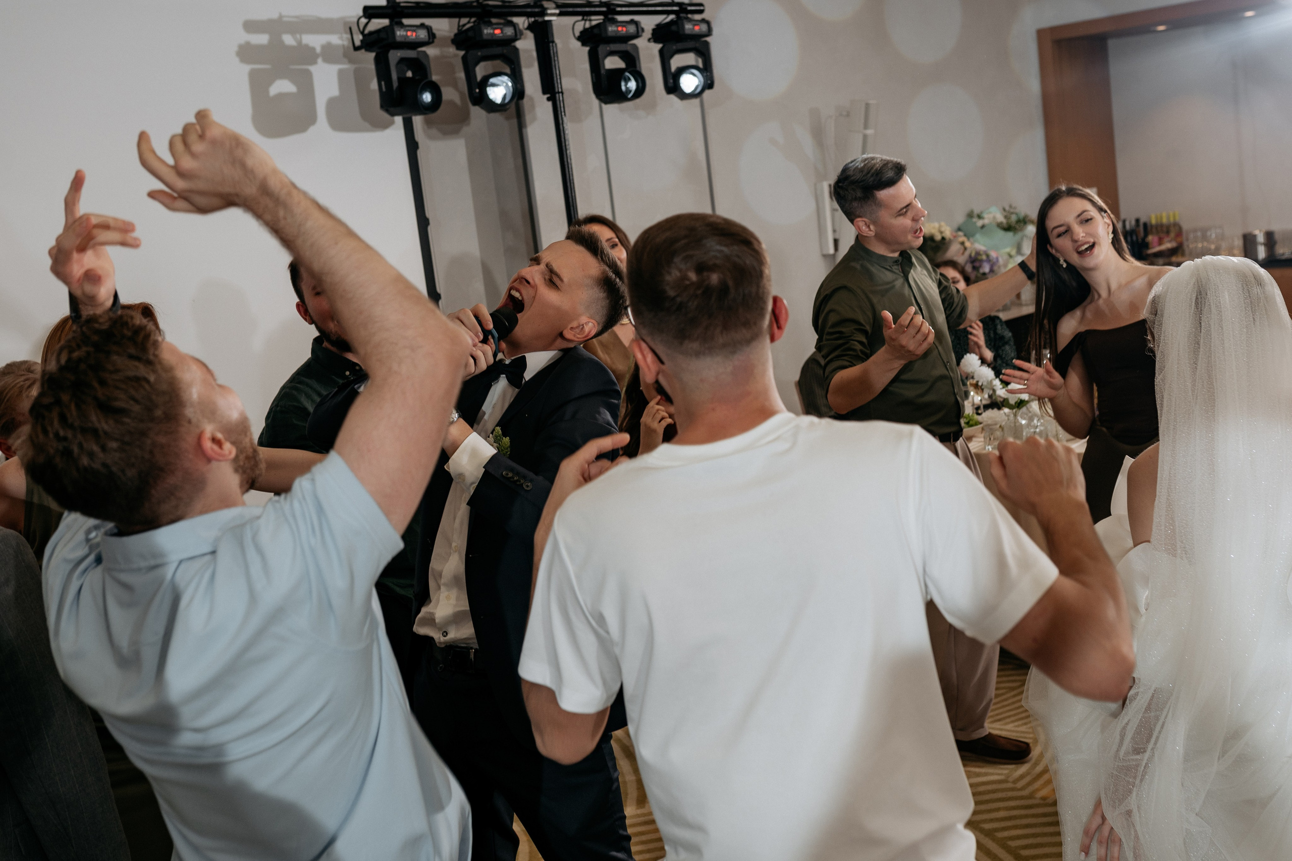  Свадьба под ключ в Новороссийске - поиск фотографа для важного дня.