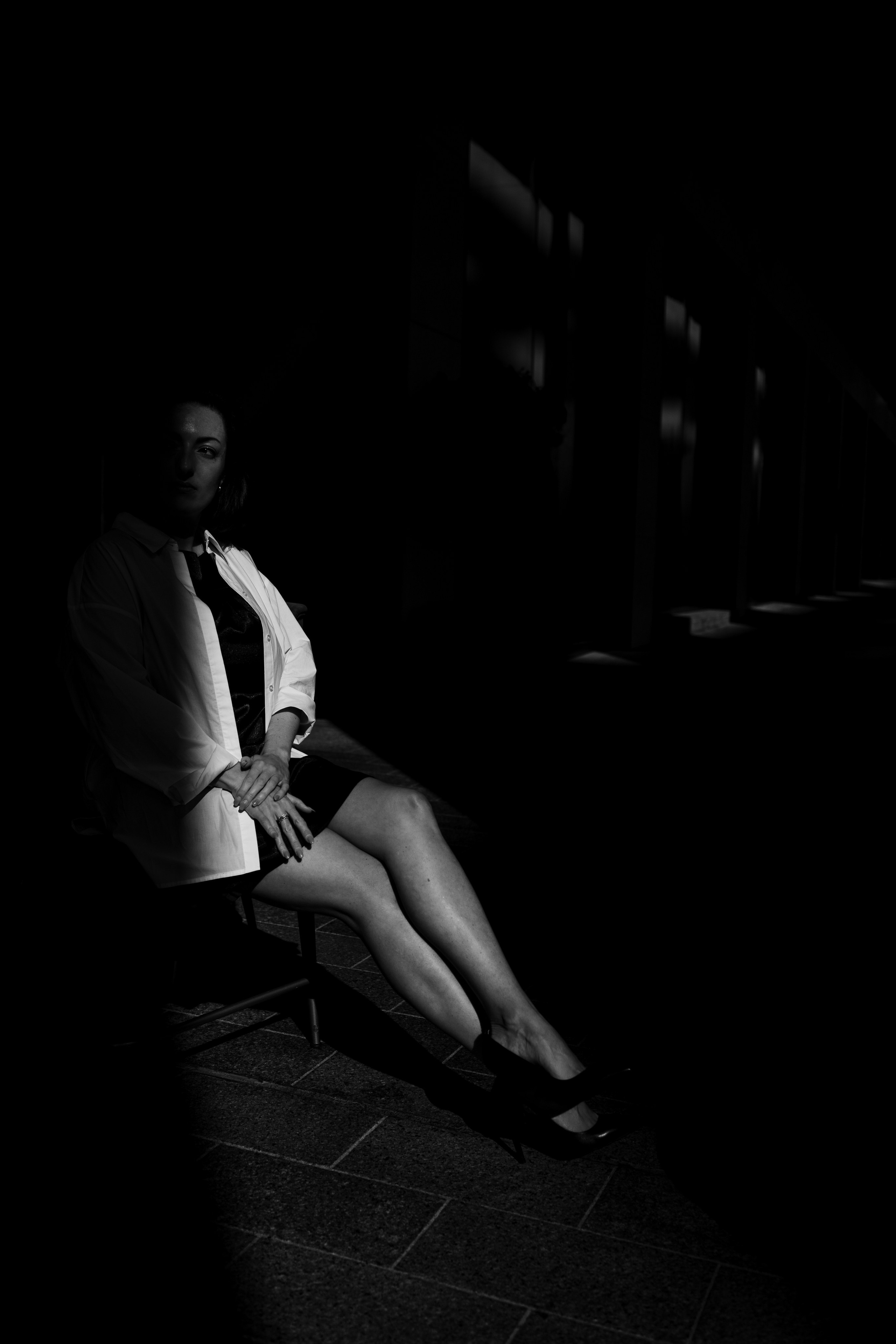 ЧБ стрит портрет с глубокими тенями. Фотограф в Москве портреты | репортажи | спорт