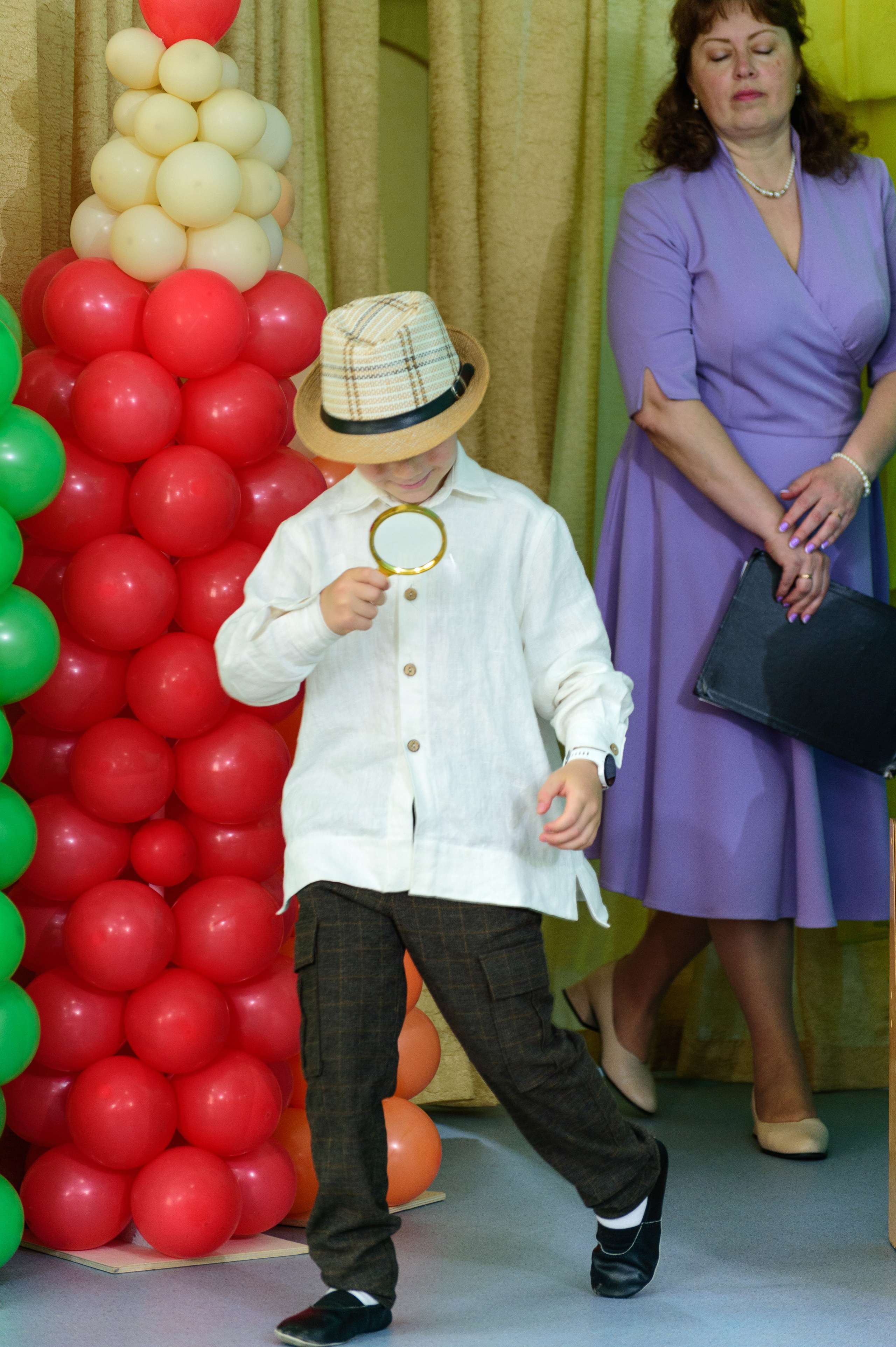 Сценка "Сыщик" на утреннике в детском саду.