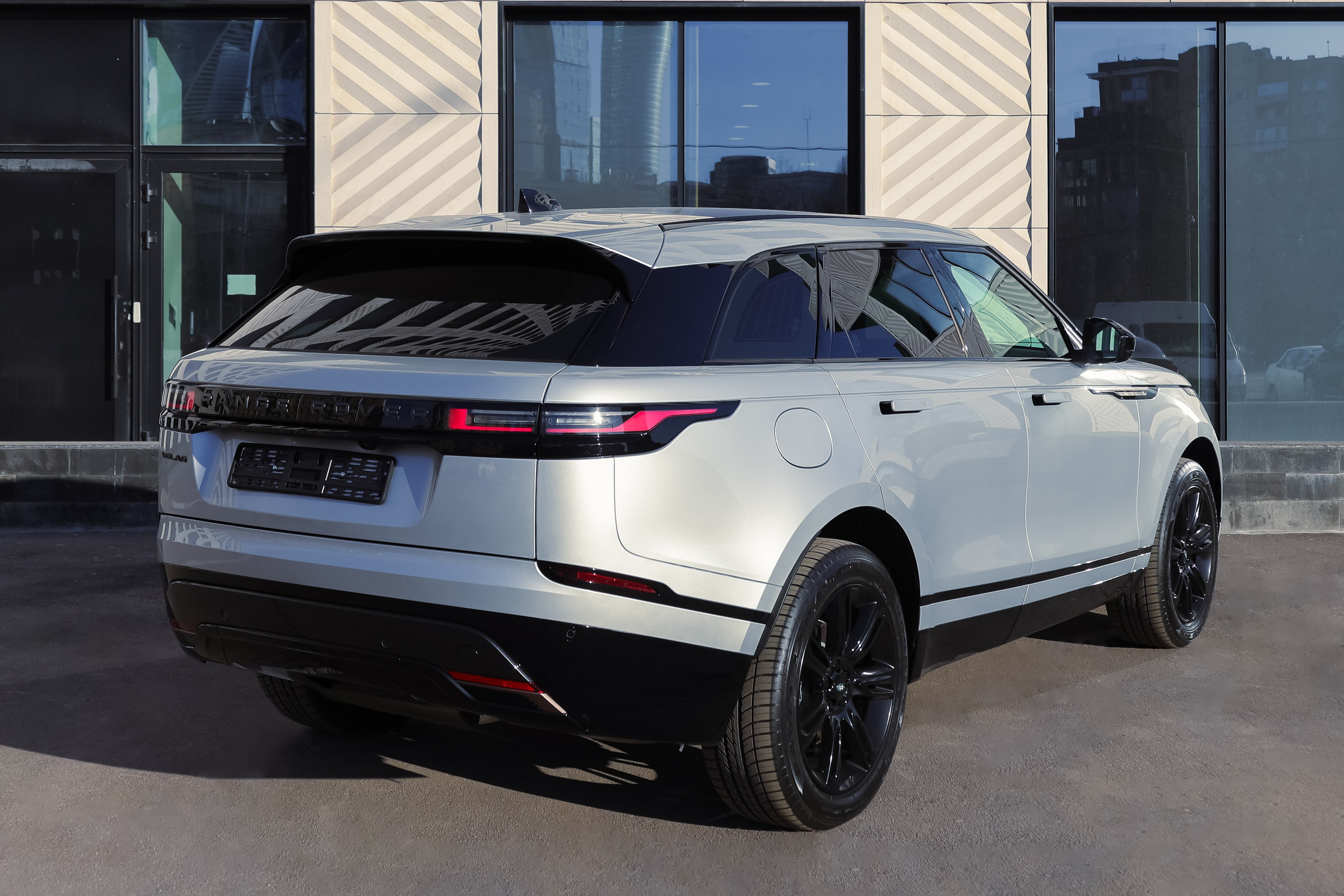 2024 Range Rover Velar 2.0 AT. Mixturecaptures
