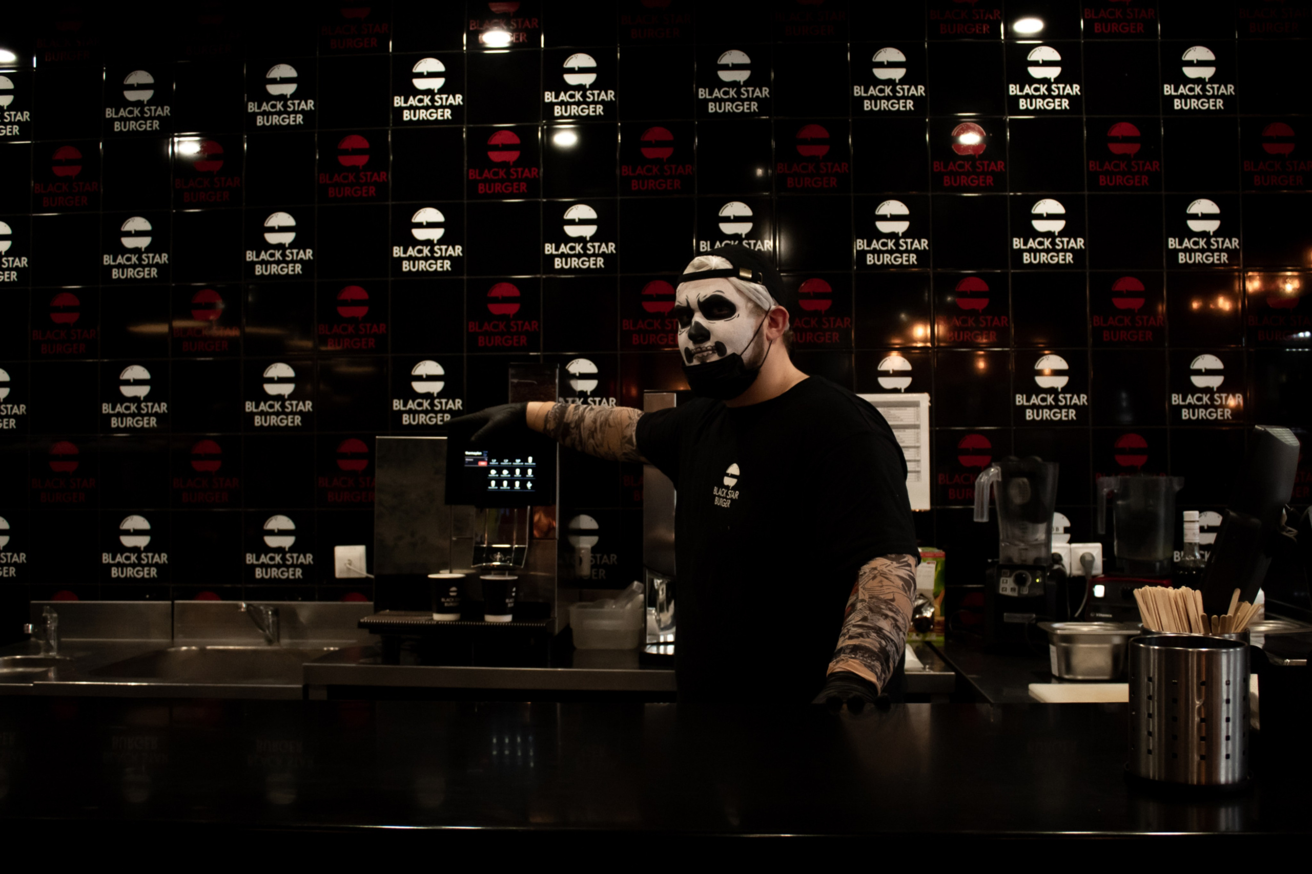 Баскетболисты в Блэкстарбургере. Репортажный Фотограф