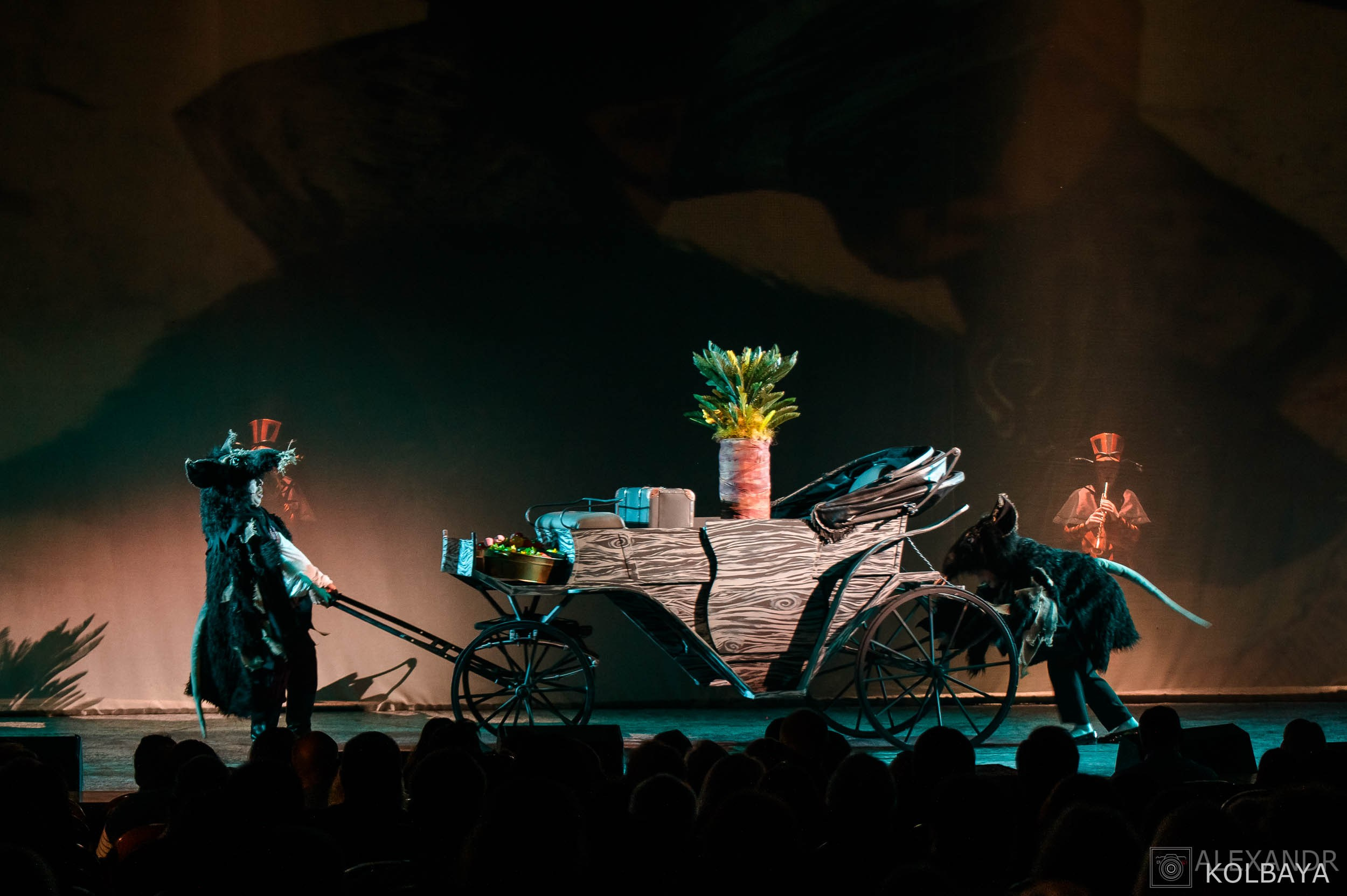 Фоторепортаж со спектакля Ревизор. Концертный и театральный репортажный фотограф в Москве Александр Колбая