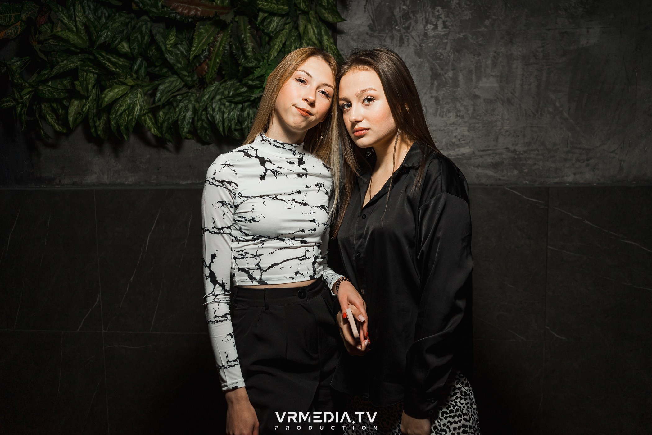 Бумажный дом в баре «Друзья»