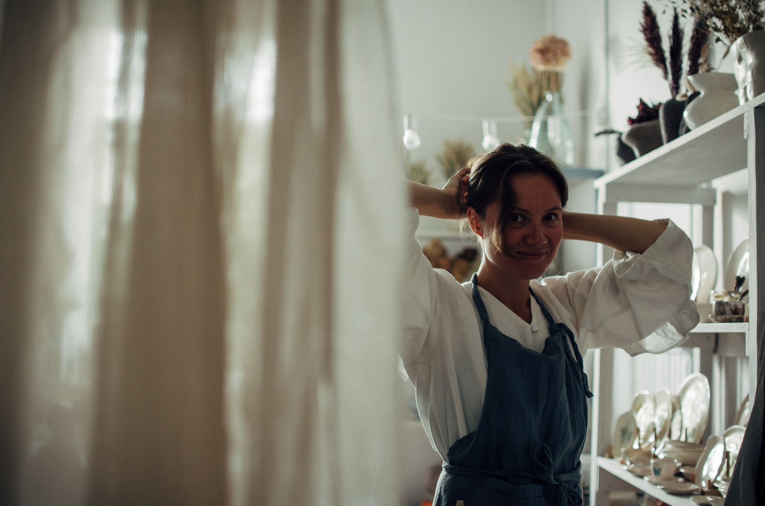 Даша в мастерской керамики — Атмосферная фотосессия. Семейный фотограф во Всеволожске и Санкт-Петербурге Юлия Капустина