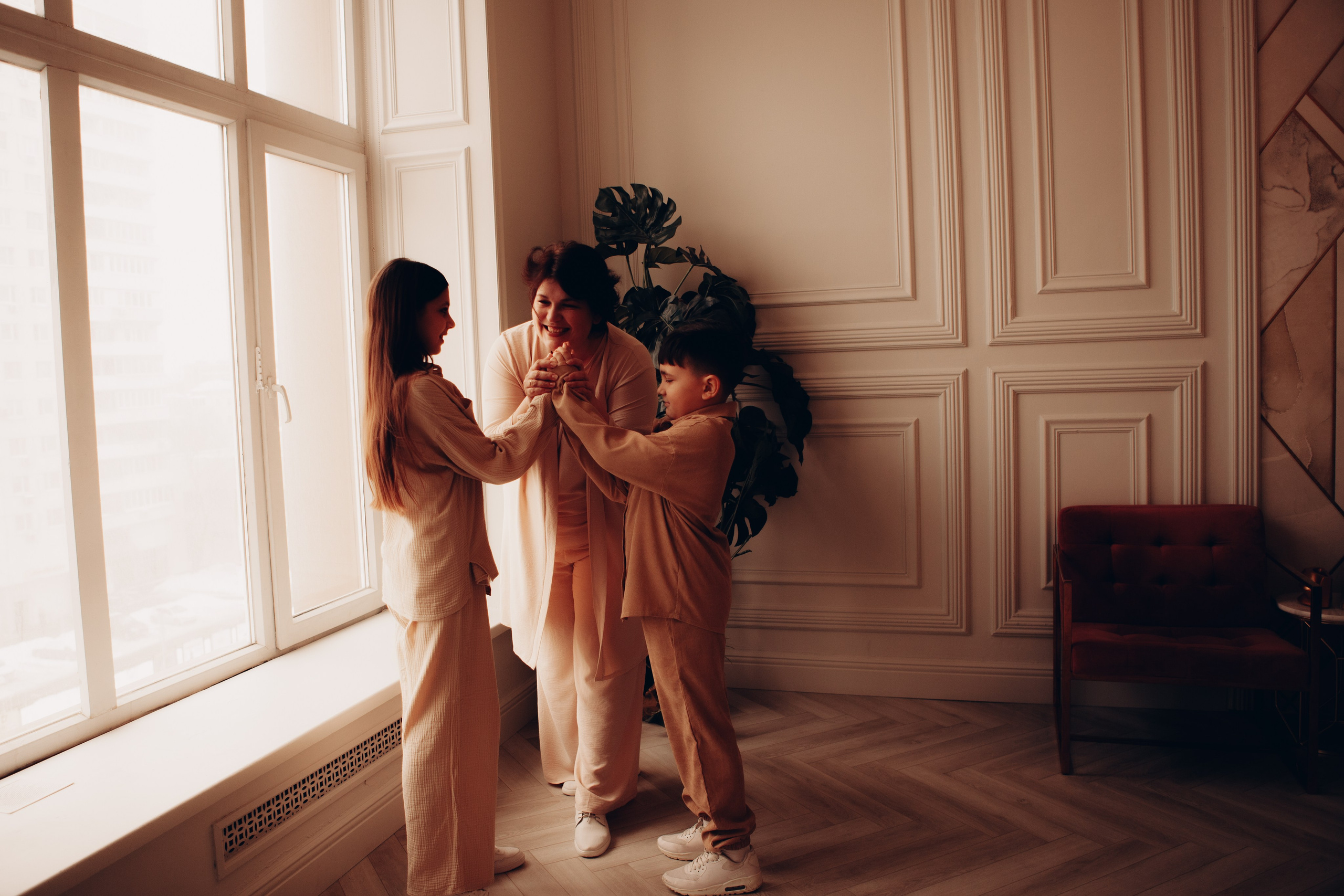 Катя с семьей. Фотосессия новорожденных в Москве фотограф Савина Анастасия