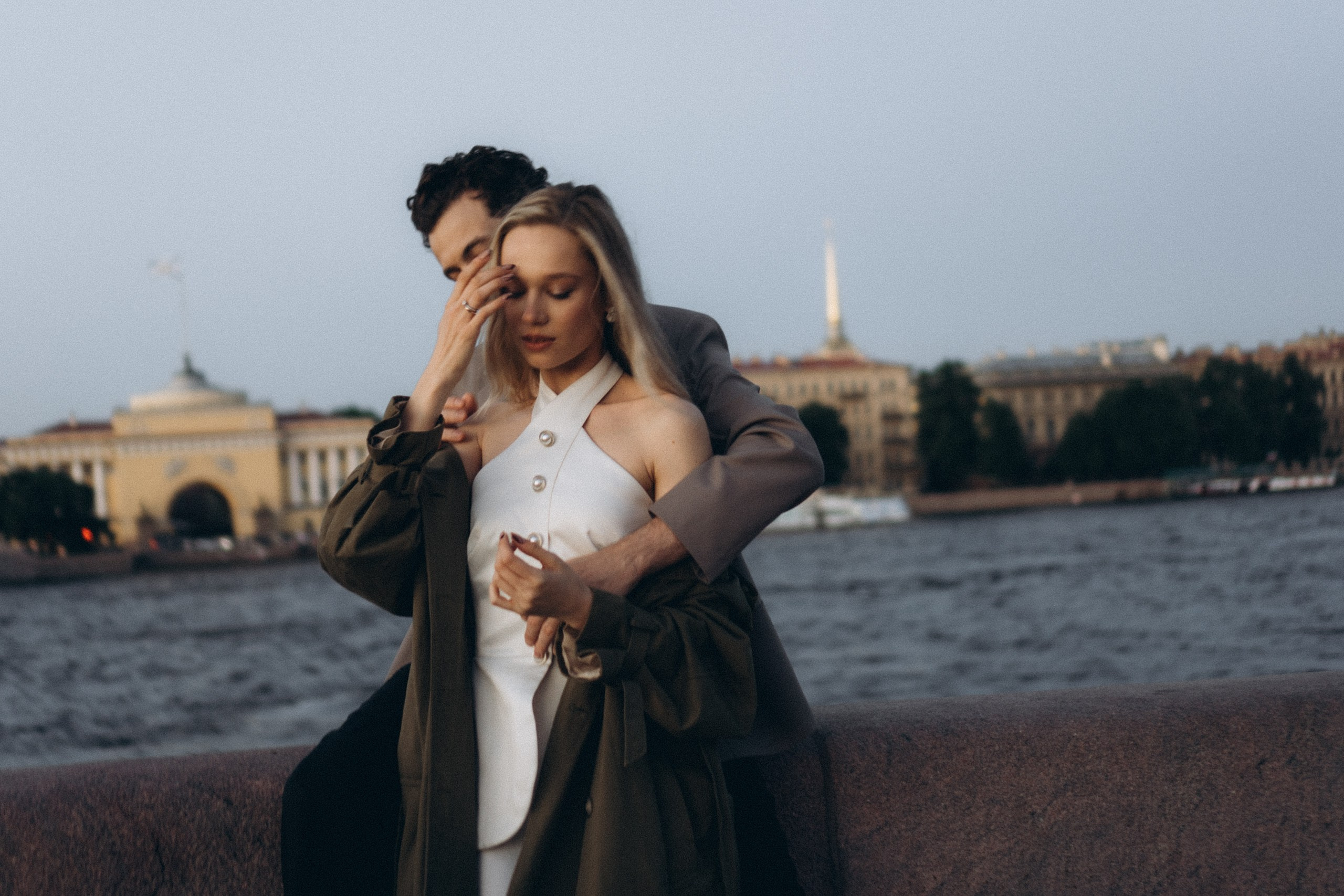 СВАДЕБНАЯ СЬЕМКА ПАРЫ НА РАССВЕТЕ В БЕЛЫЕ НОЧИ И ПРОГУЛКА С РАЗВОДНЫМИ МОСТАМИ И ПИКНИК ВОЗЛЕ ИСАКИЕВСКОГО СОБОРА. Профессиональный фотограф, Санкт-Петербург — Виктория Богомолова