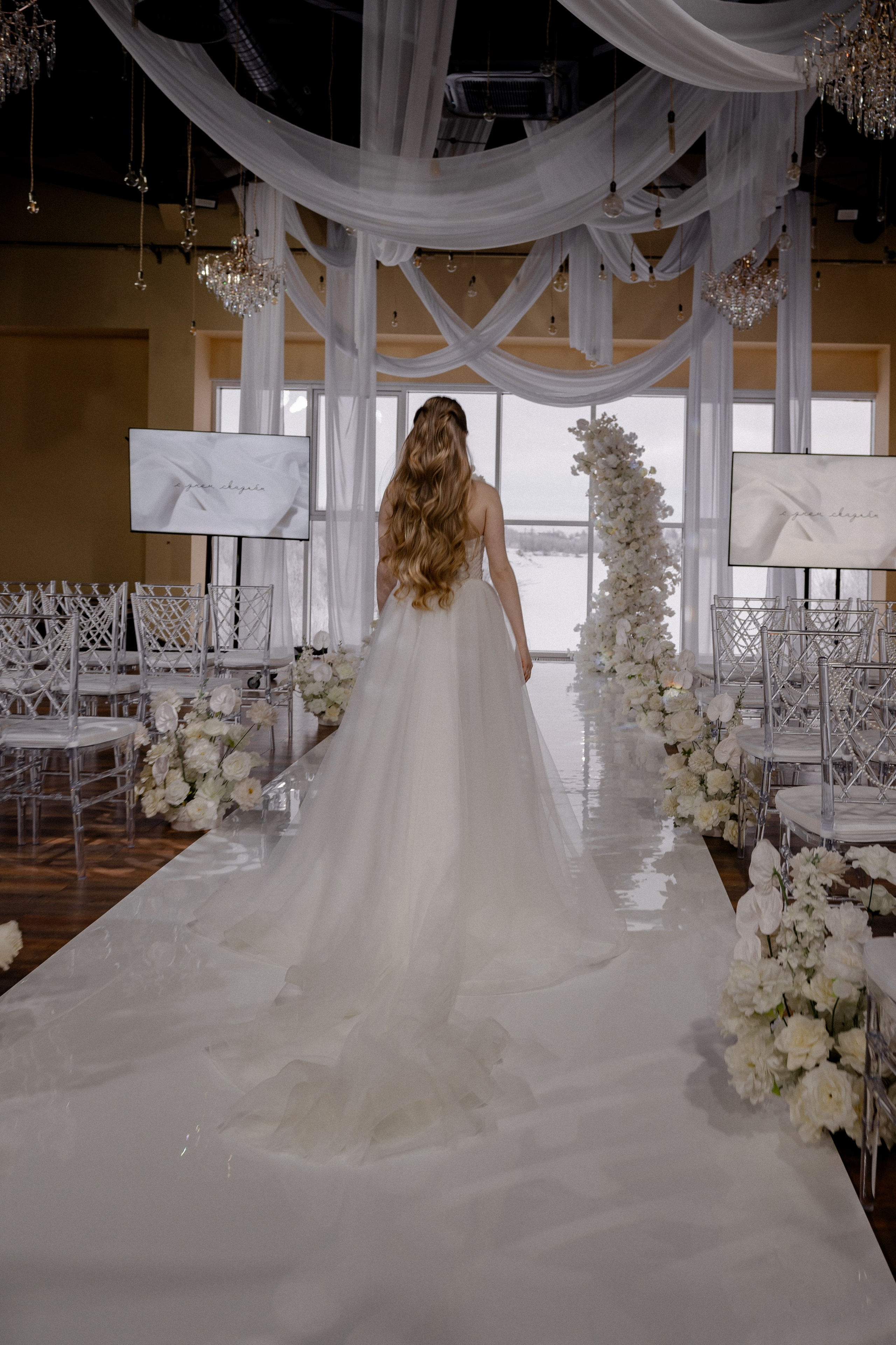 СВАДЕБНАЯ СЬЕМКА СБОРОВ В ОТЕЛЕ И ВЫЕЗД НА ЦЕРЕМОНИЮ (СНЯТО В СИБИРЕ В НИЖНЕВАРТОВСКЕ). Профессиональный фотограф, Санкт-Петербург — Виктория Богомолова