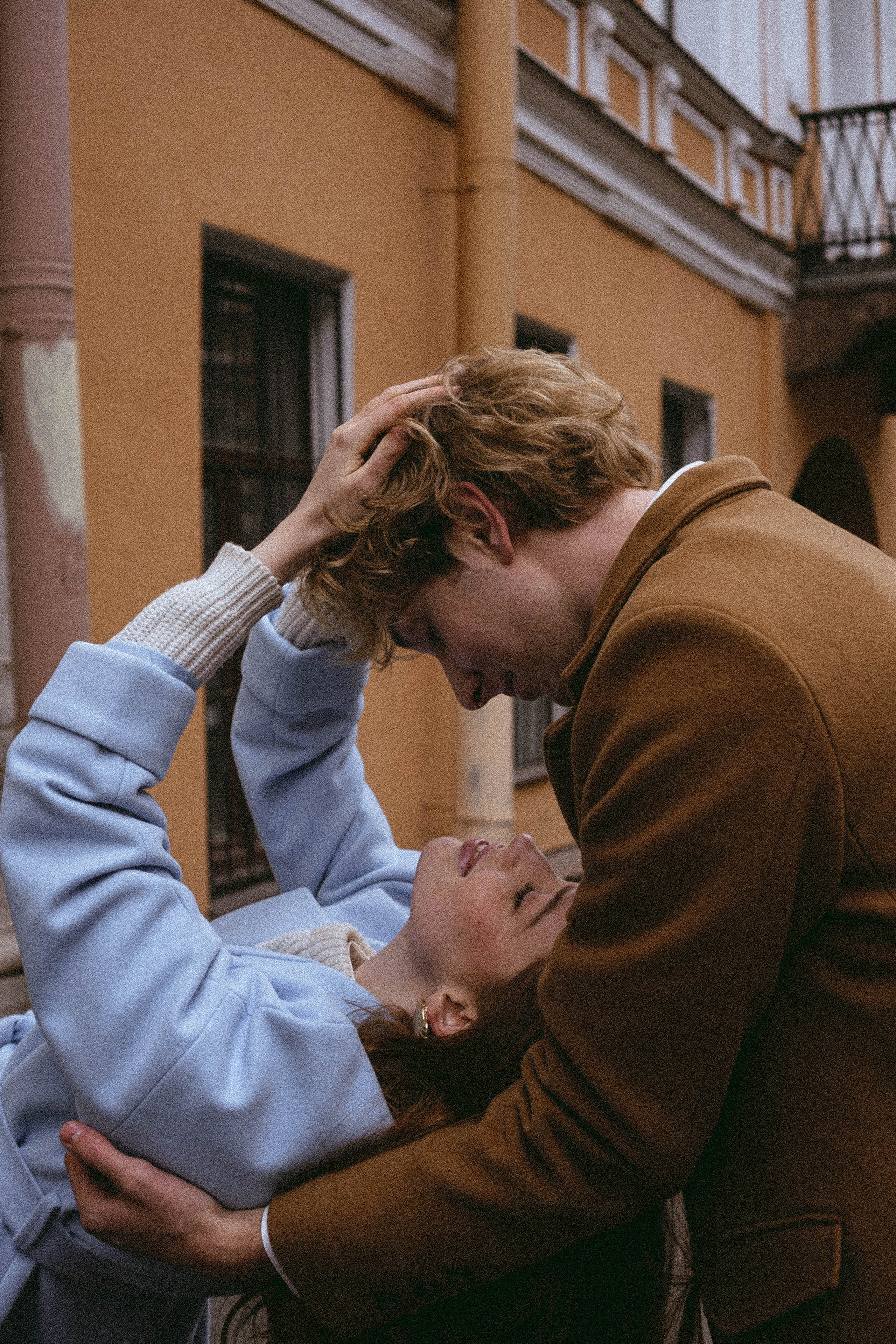 СВАДЕБНАЯ СЬЕМКА В ОТЕЛЕ. СБОРЫ ЖЕНИХА И НЕВЕСТЫ И ТАКЖЕ ТОР И ПОДГОТОВКА К ПРОГУЛКЕ И ПРОГУЛКА ПО ПЕТРОГРАДКЕ. Профессиональный фотограф, Санкт-Петербург — Виктория Богомолова