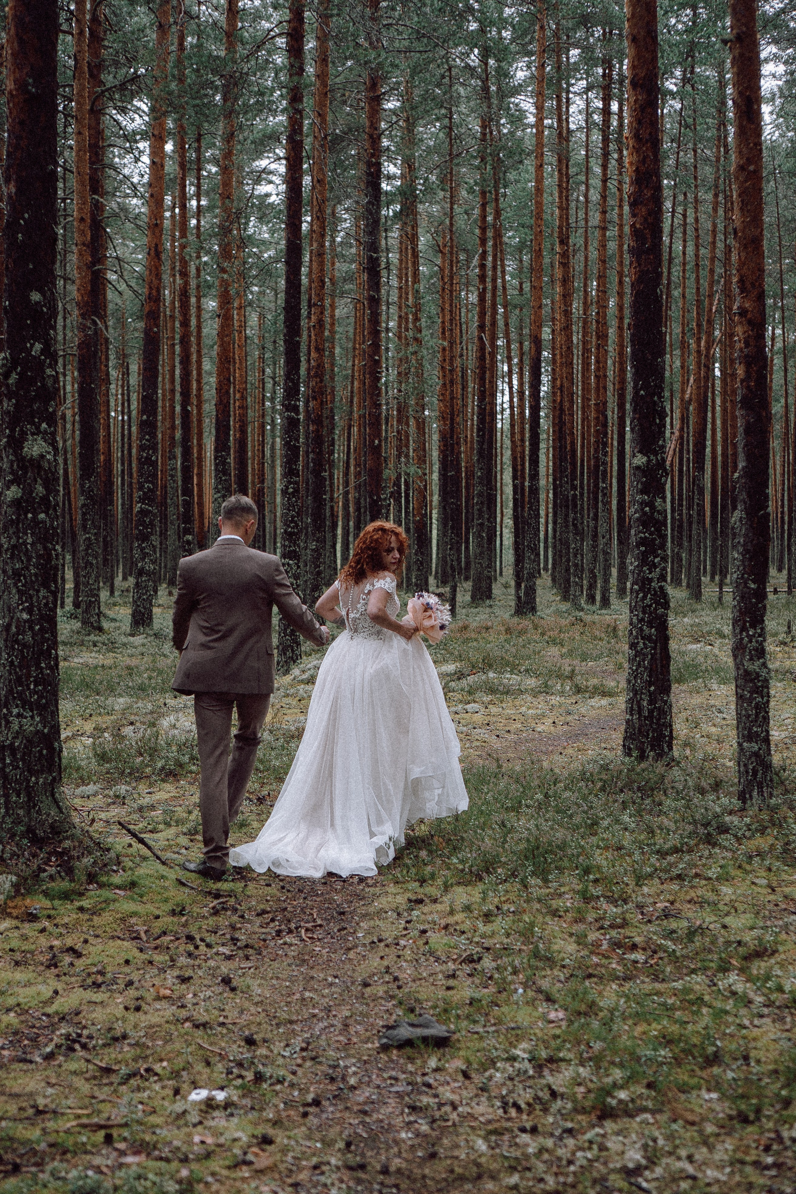 СВАДЕБНАЯ ФОТОСЕССИИЯ ПАРЫ В ГОРОДЕ ПРИОЗЕРСК В СОСНОВОМ ЛЕСУ И С ПИКАПОМ. Профессиональный фотограф, Санкт-Петербург — Виктория Богомолова