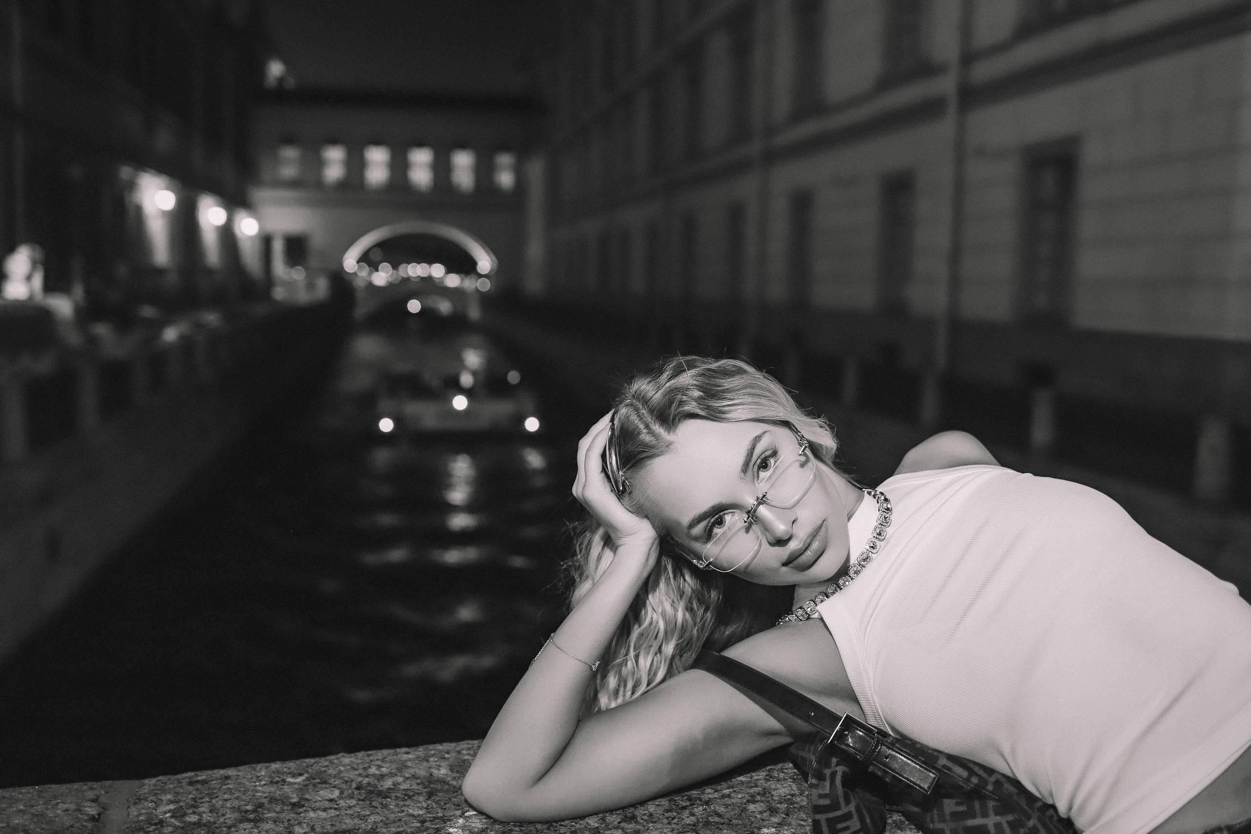 Полина — вечерний Петербург, съёмка со вспышкой | О. Беляева. Фотограф Олеся Беляева | Санкт-Петербург и Ленобласть