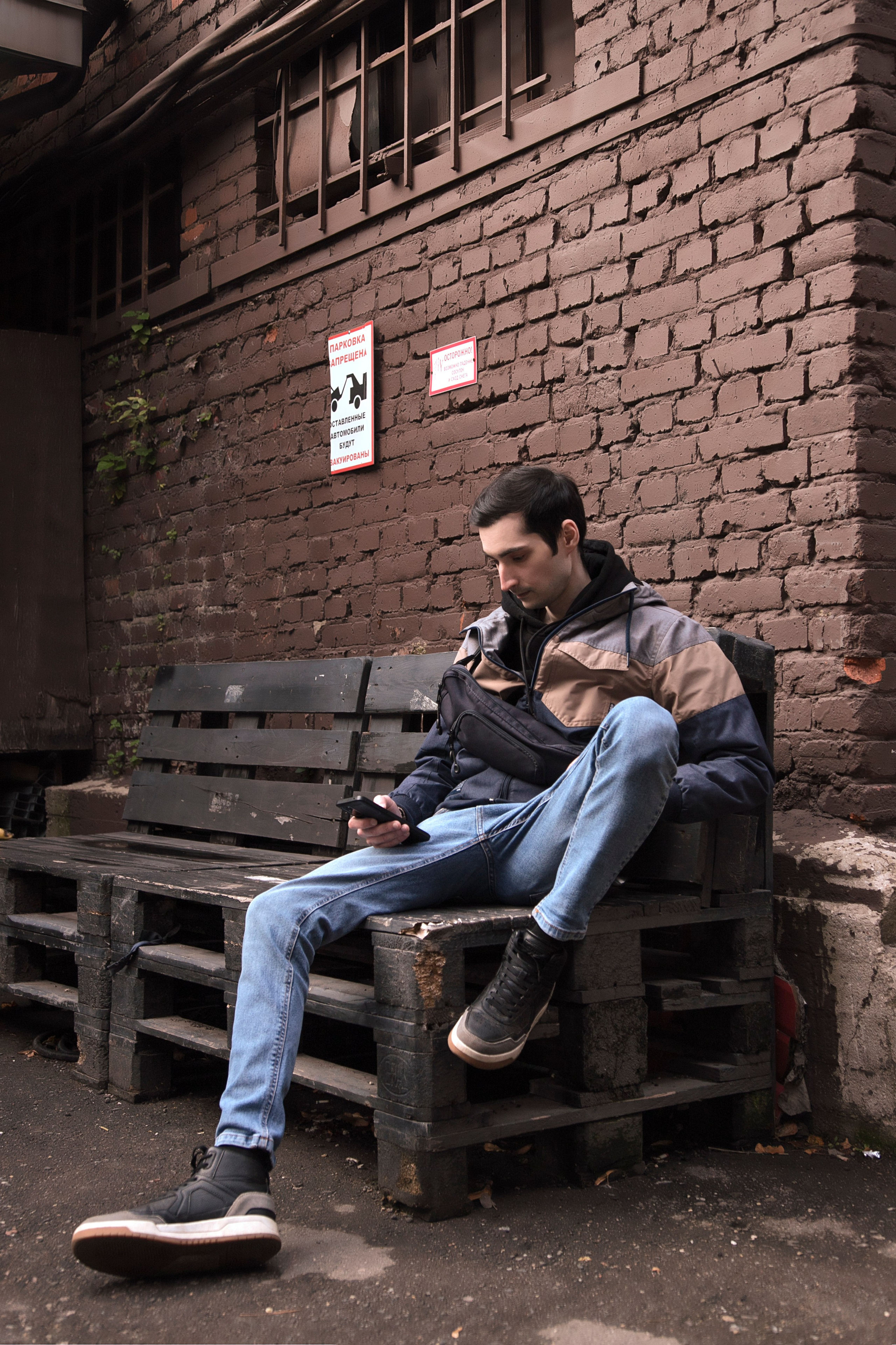 Мужская фотосессия на улице. Профессиональный фотограф в Москве