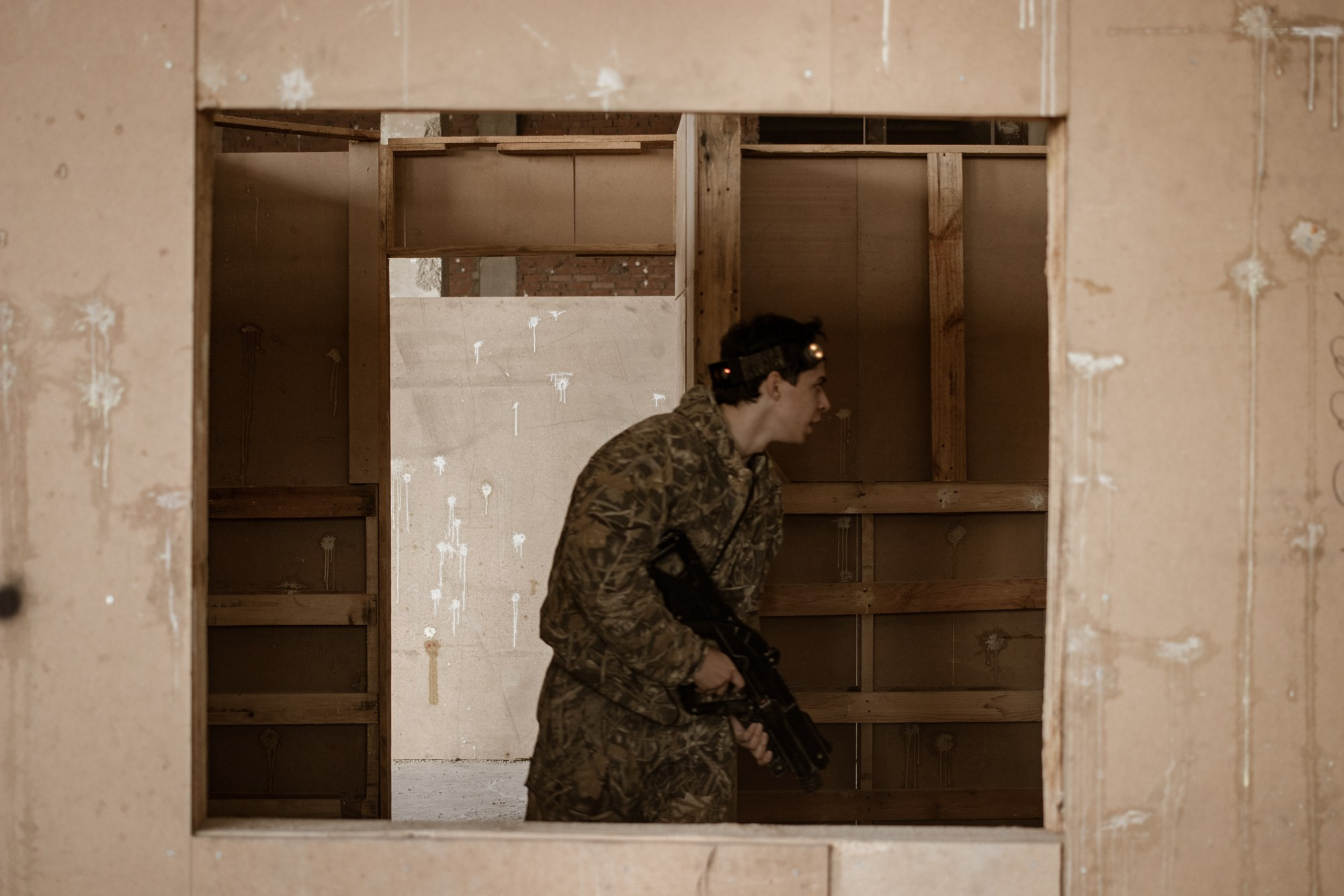 Лазертаг на заводе ЗИП. Репортажный, промышленный и маркетплейс-фотограф Дмитрий Чернат