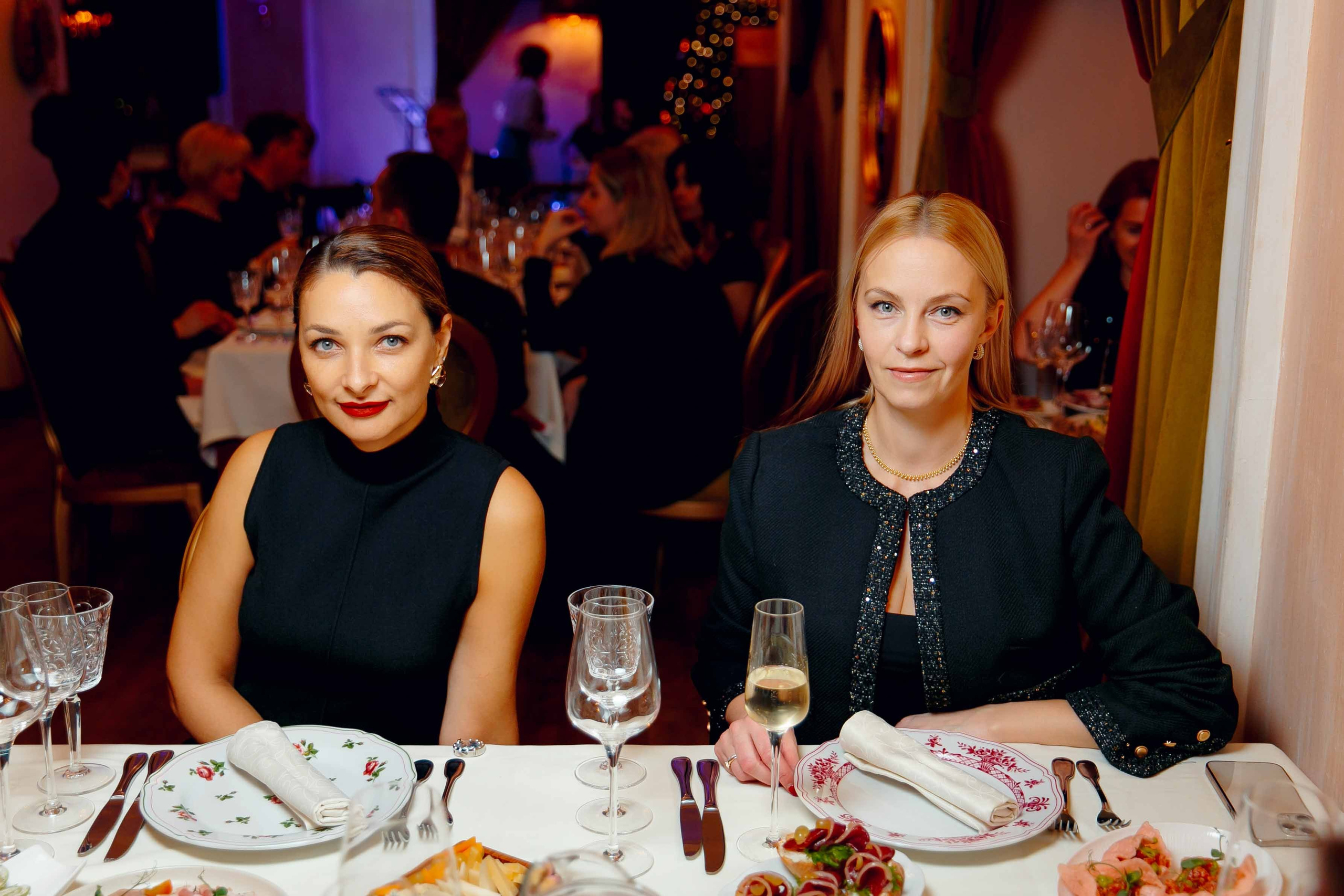 Вечер в «Дежавю». Ваш репортажный фотограф Артемий Антонов