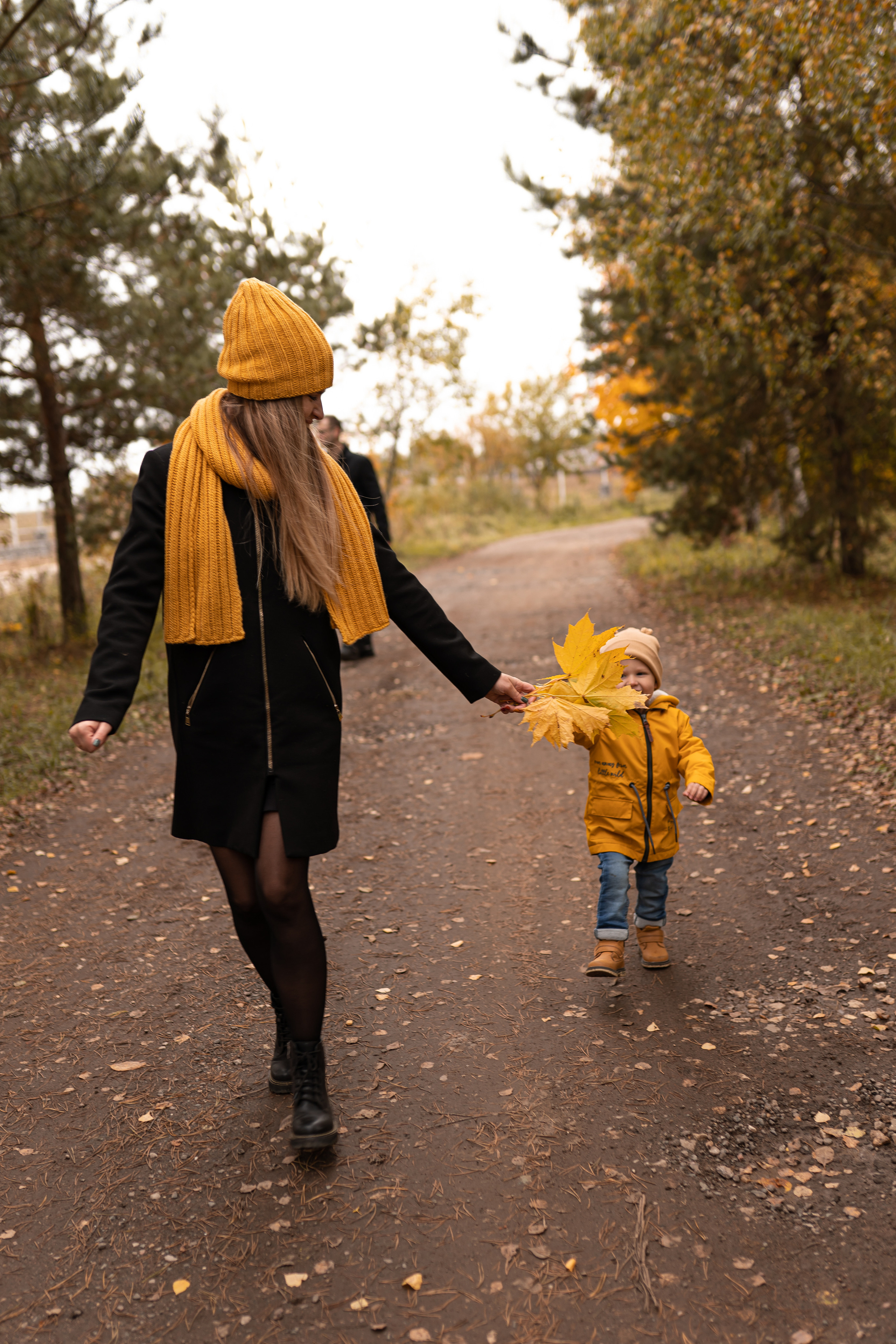 Осенняя прогулка Мишеньке 2 года. Фотограф новорожденных Москва, Домодедово