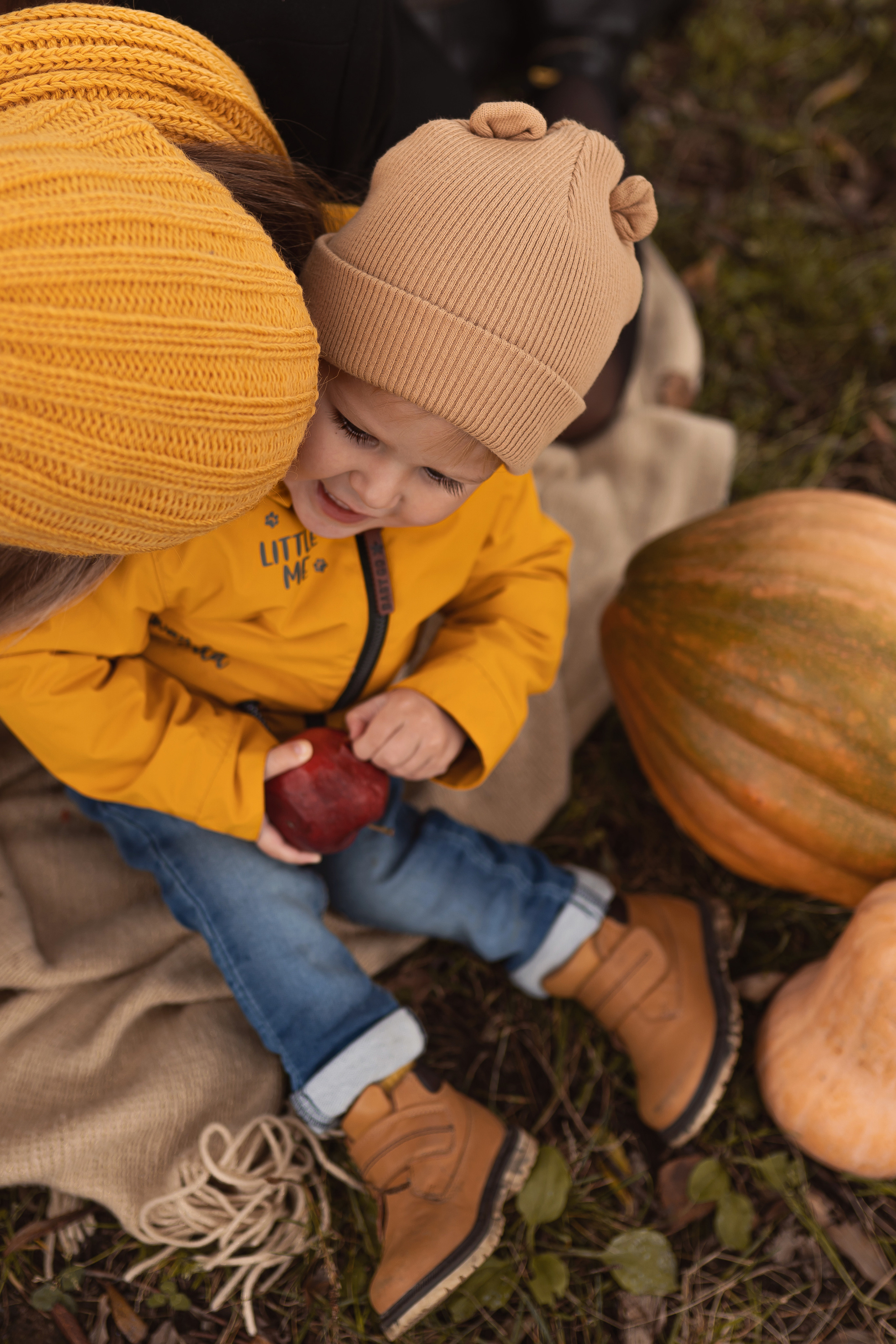 Осенняя прогулка Мишеньке 2 года. Фотограф новорожденных Москва, Домодедово