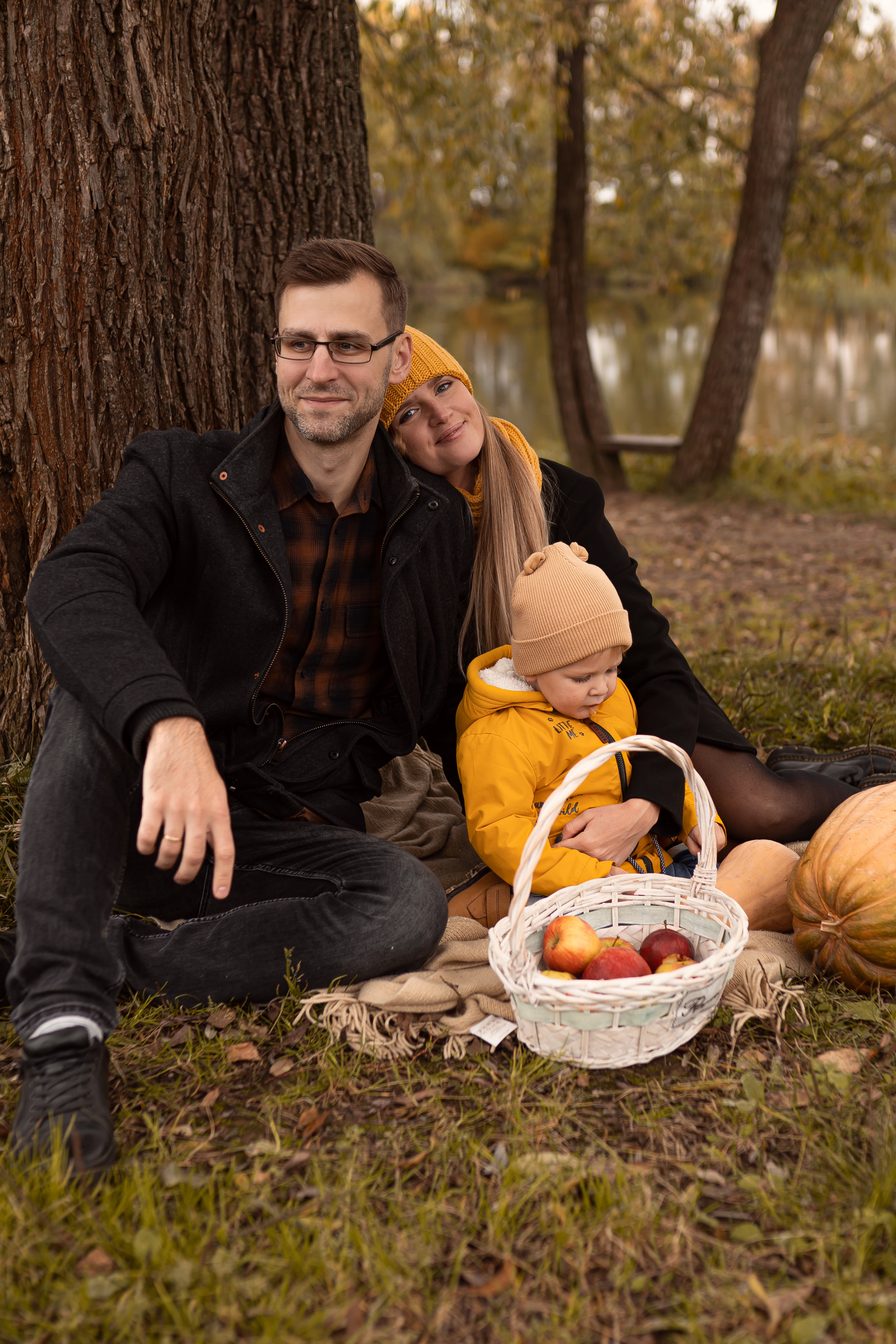 Осенняя прогулка Мишеньке 2 года. Фотограф новорожденных Москва, Домодедово