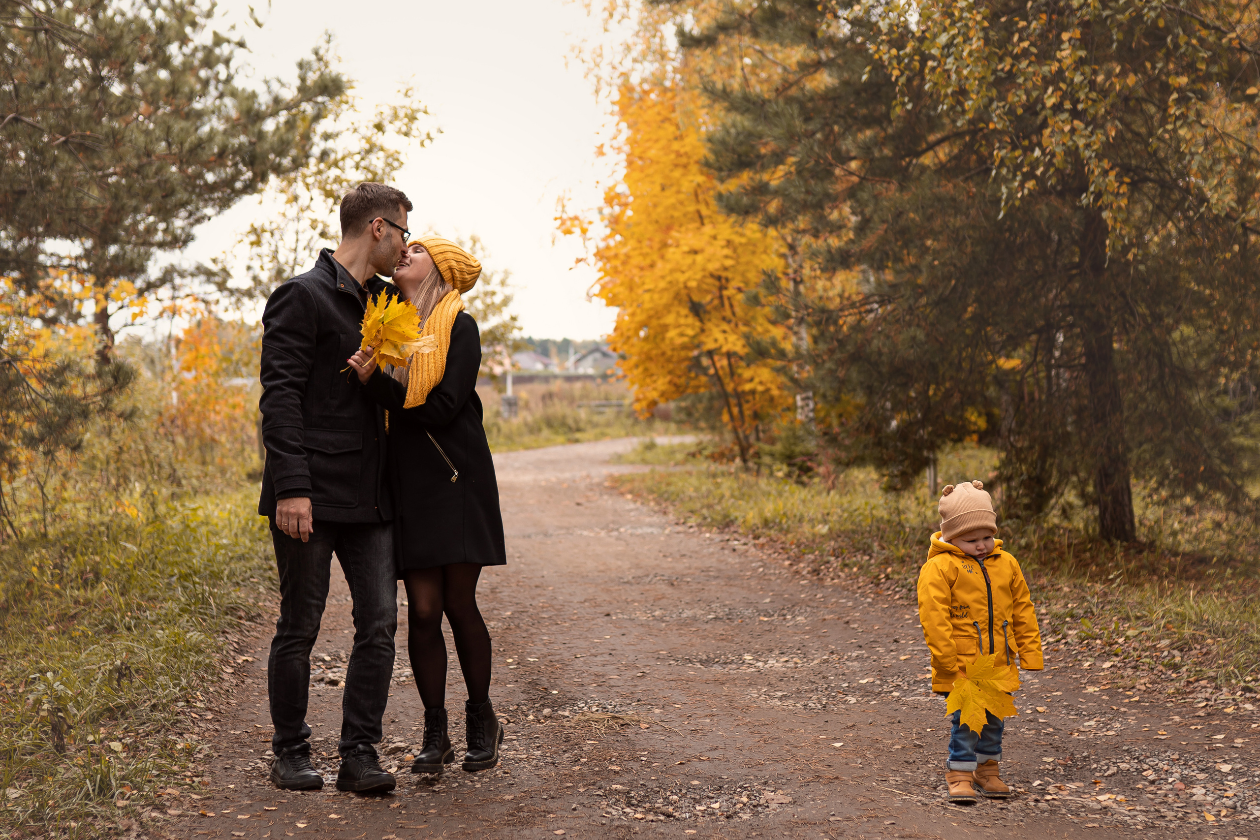 Осенняя прогулка Мишеньке 2 года. Фотограф новорожденных Москва, Домодедово