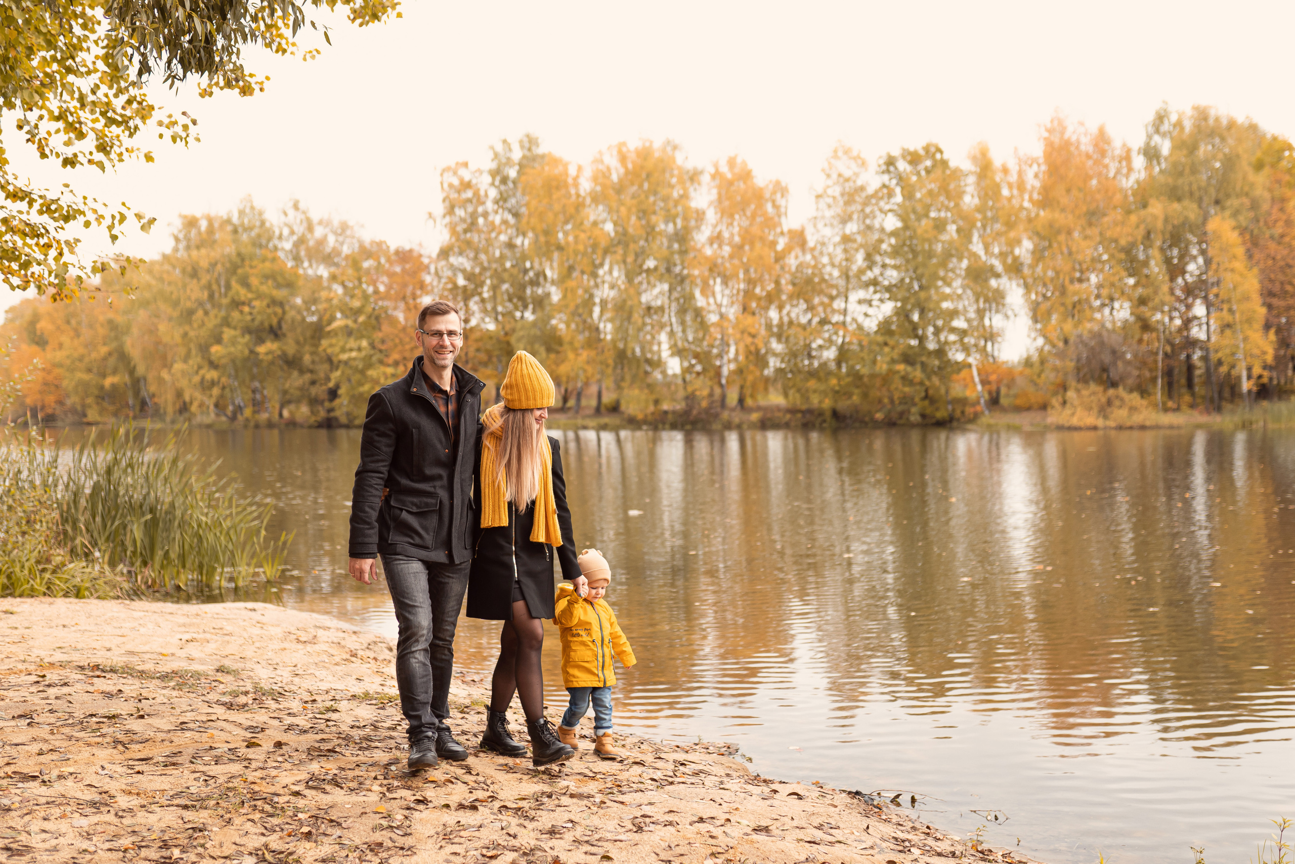 Осенняя прогулка Мишеньке 2 года. Фотограф новорожденных Москва, Домодедово