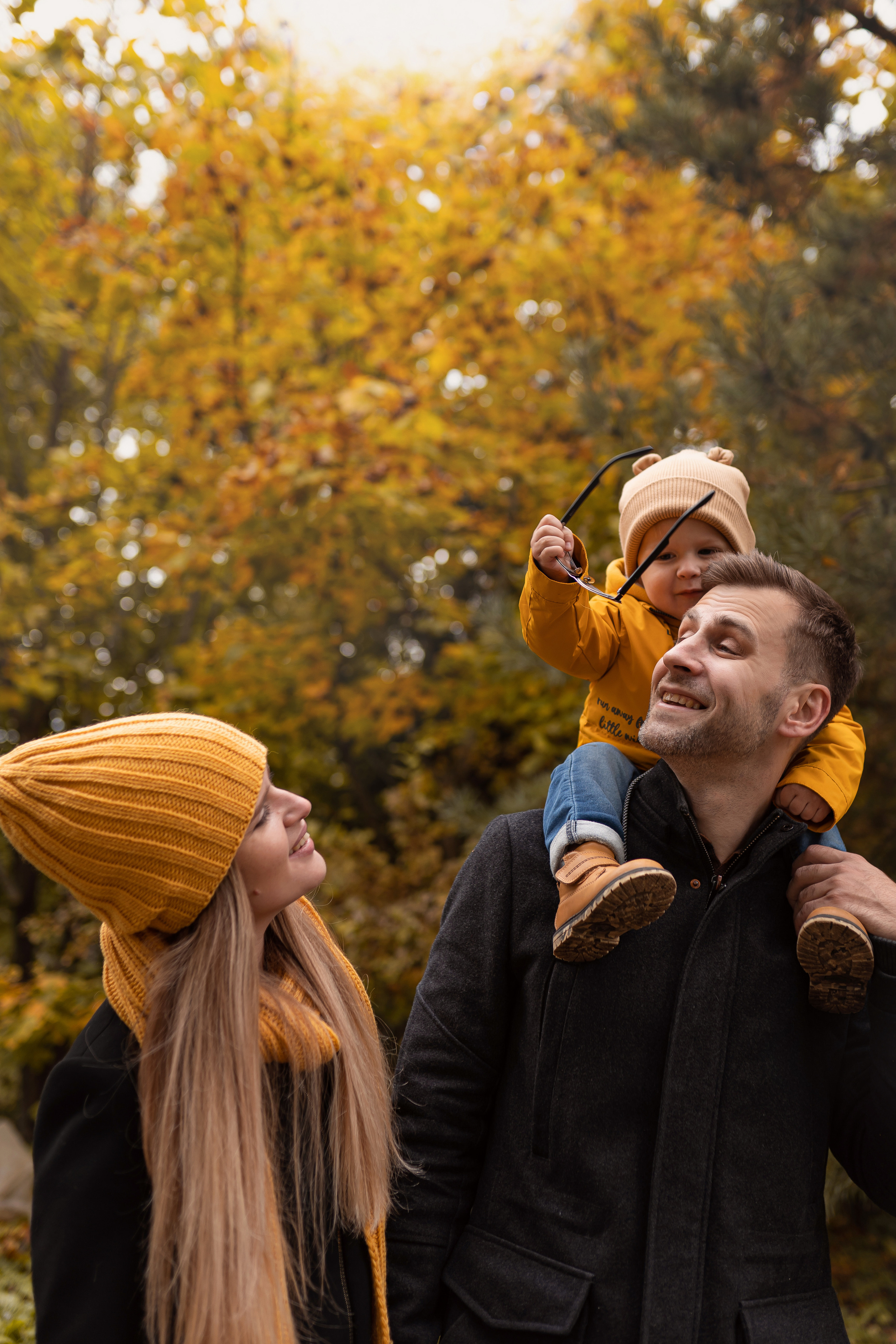 Осенняя прогулка Мишеньке 2 года. Фотограф новорожденных Москва, Домодедово