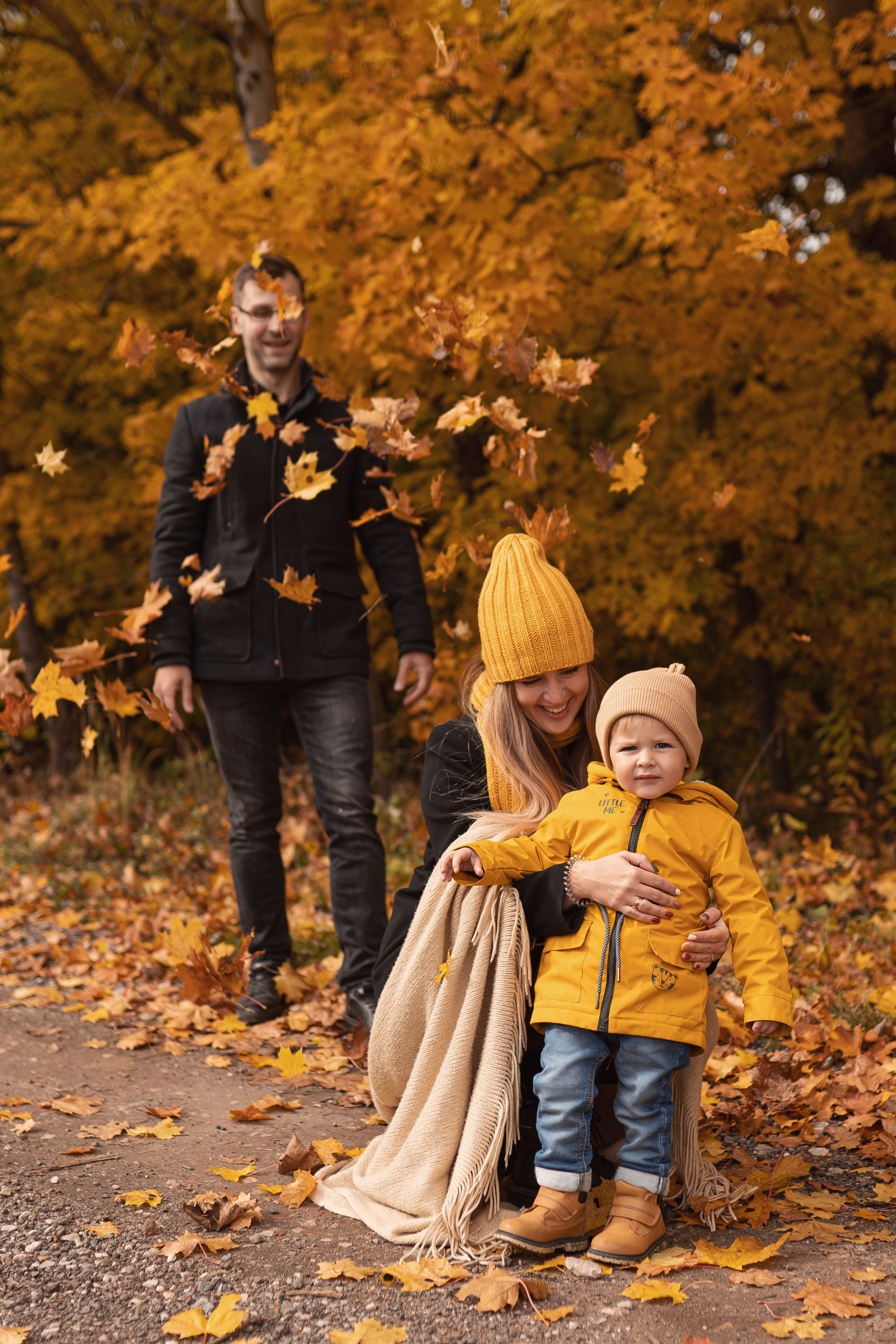 Осенняя прогулка Мишеньке 2 года. Фотограф новорожденных Москва, Домодедово