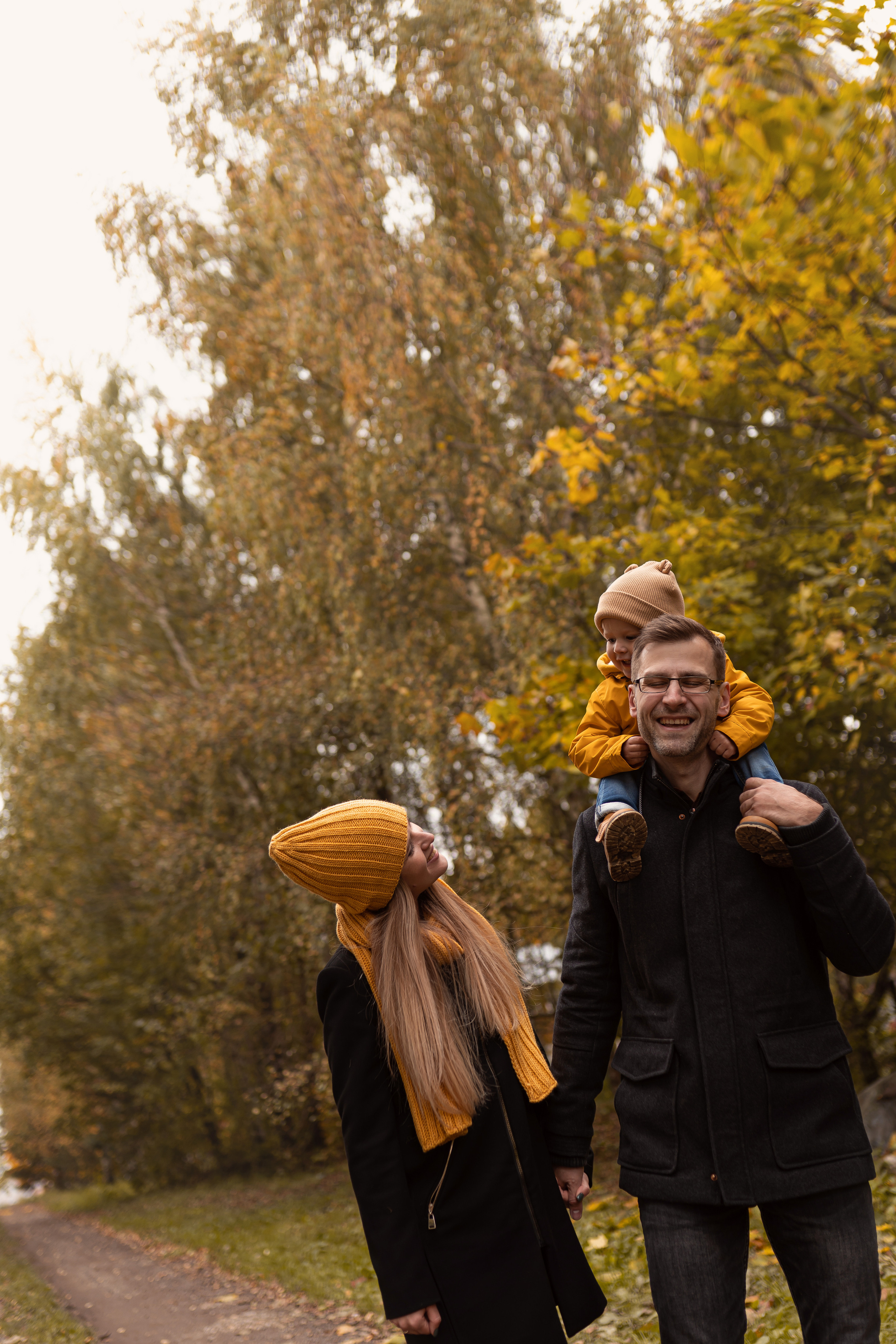 Осенняя прогулка Мишеньке 2 года. Фотограф новорожденных Москва, Домодедово