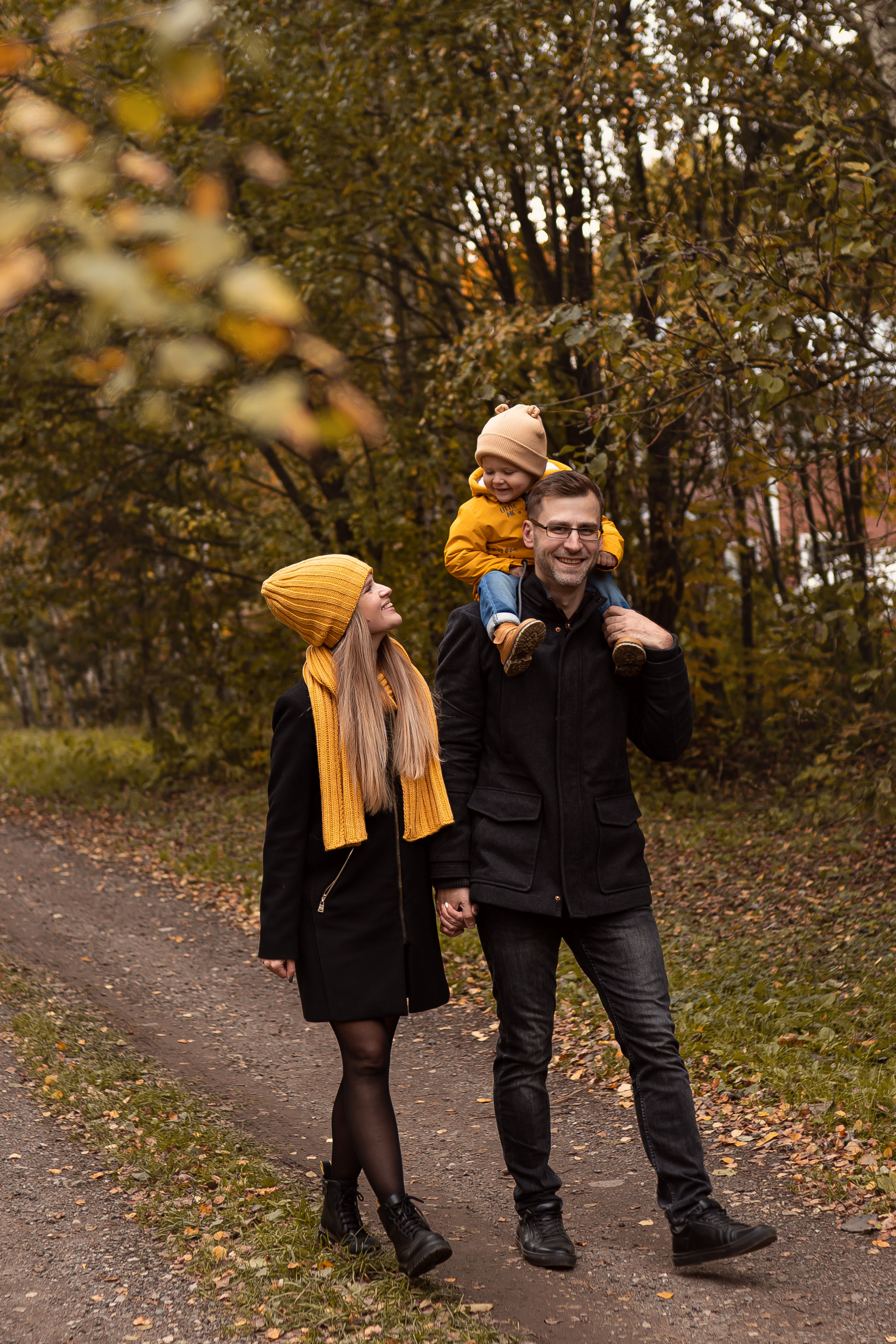 Осенняя прогулка Мишеньке 2 года. Фотограф новорожденных Москва, Домодедово