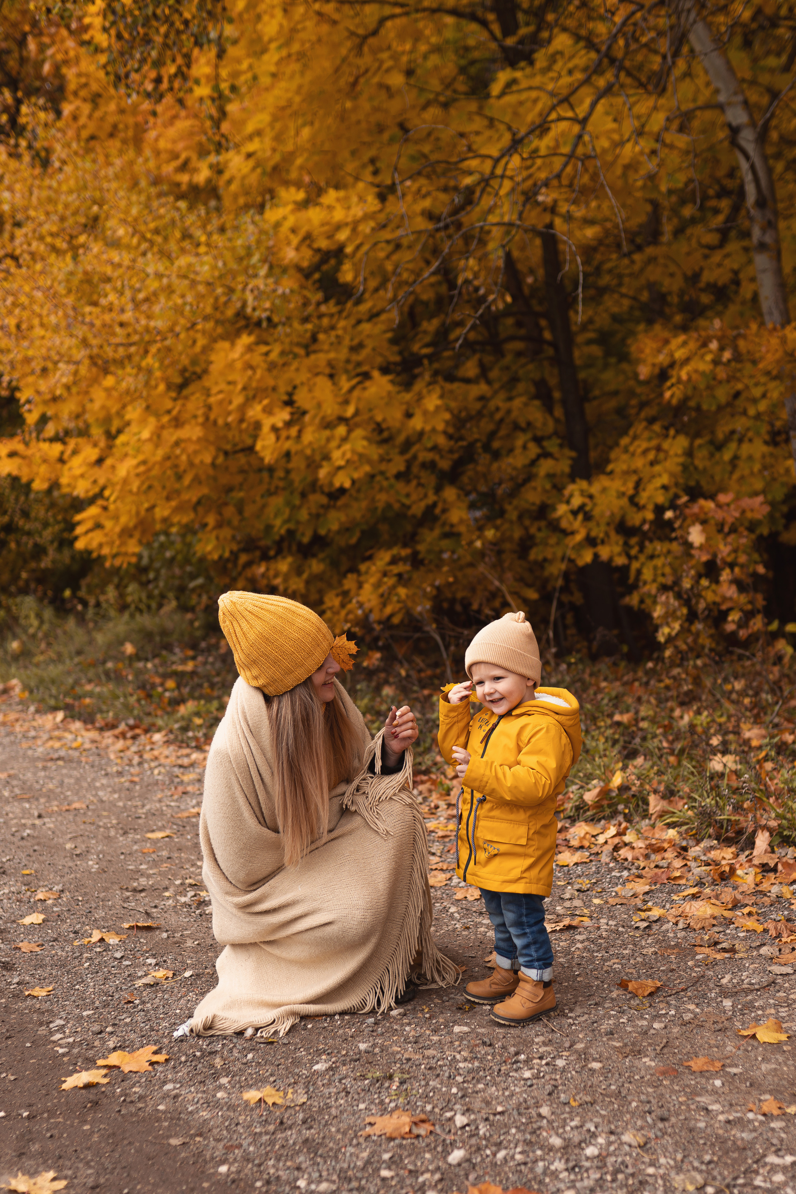 Осенняя прогулка Мишеньке 2 года. Фотограф новорожденных Москва, Домодедово