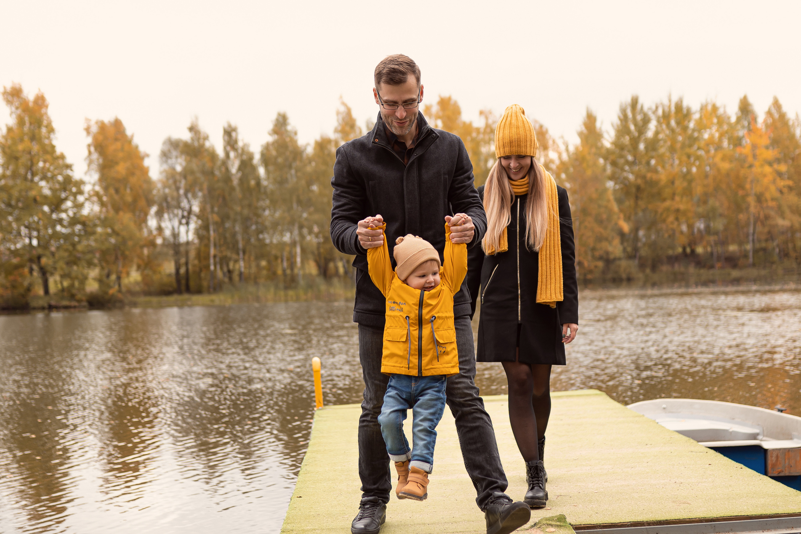 Осенняя прогулка Мишеньке 2 года. Фотограф новорожденных Москва, Домодедово