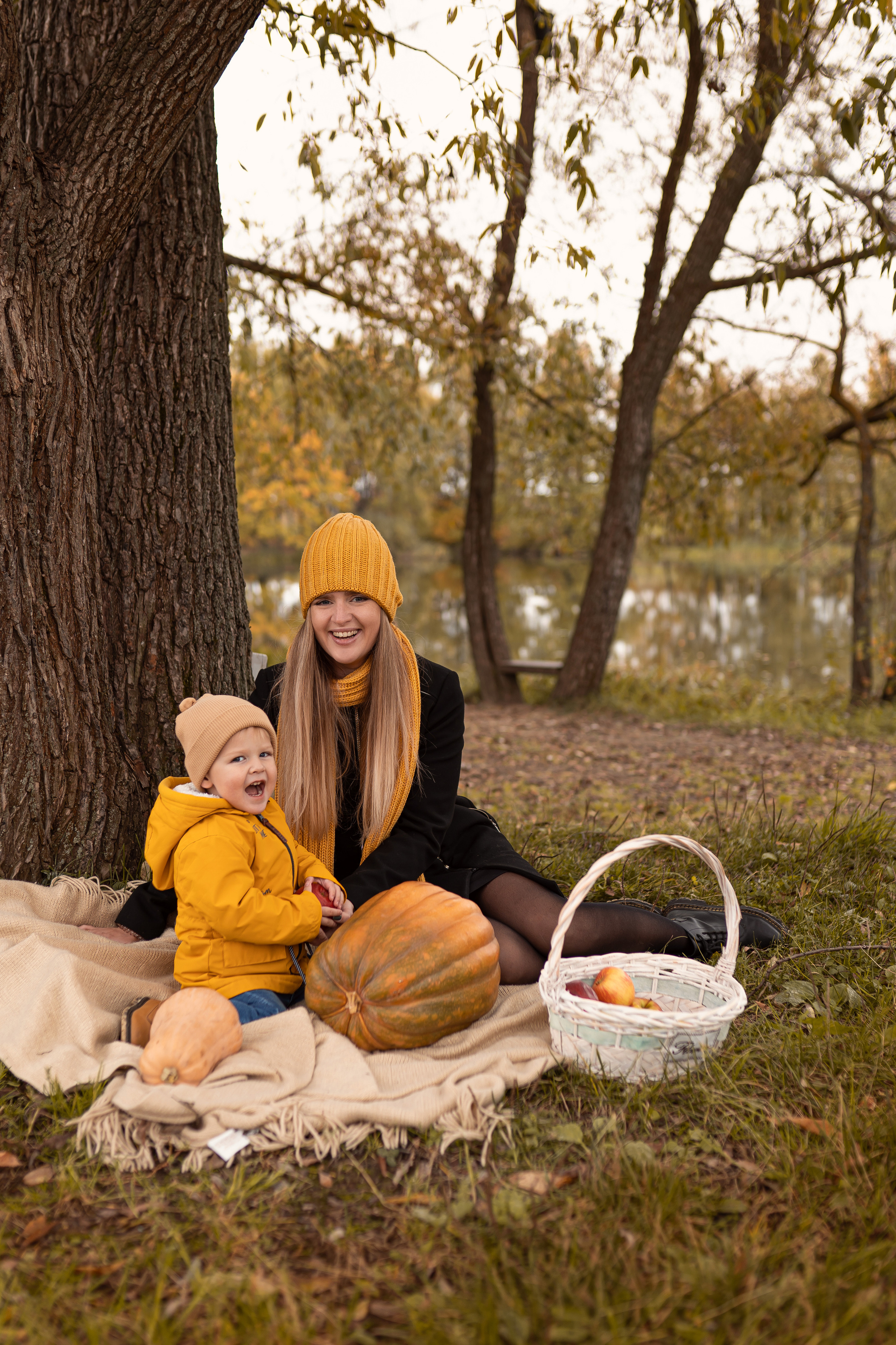 Осенняя прогулка Мишеньке 2 года. Фотограф новорожденных Москва, Домодедово