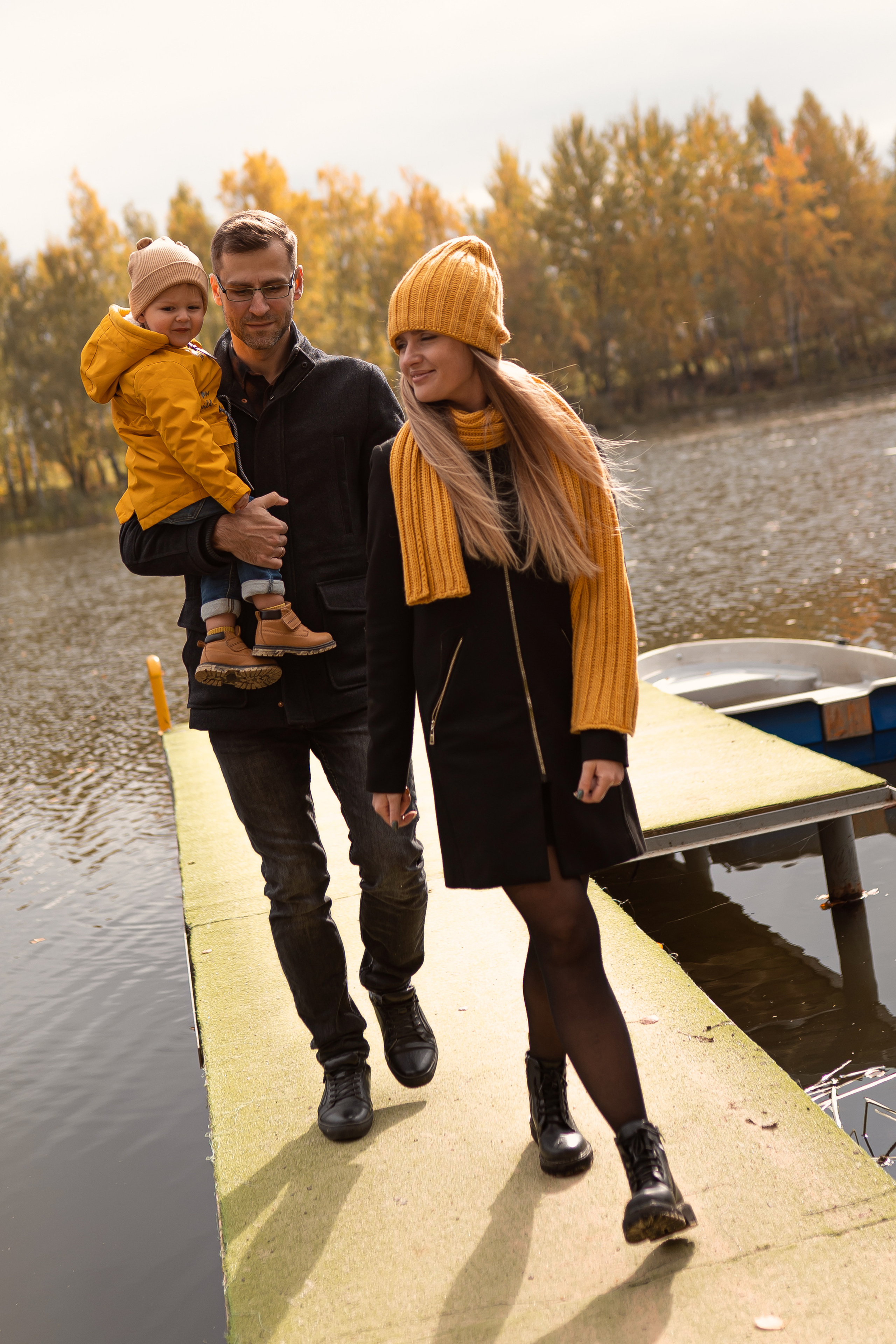 Осенняя прогулка Мишеньке 2 года. Фотограф новорожденных Москва, Домодедово