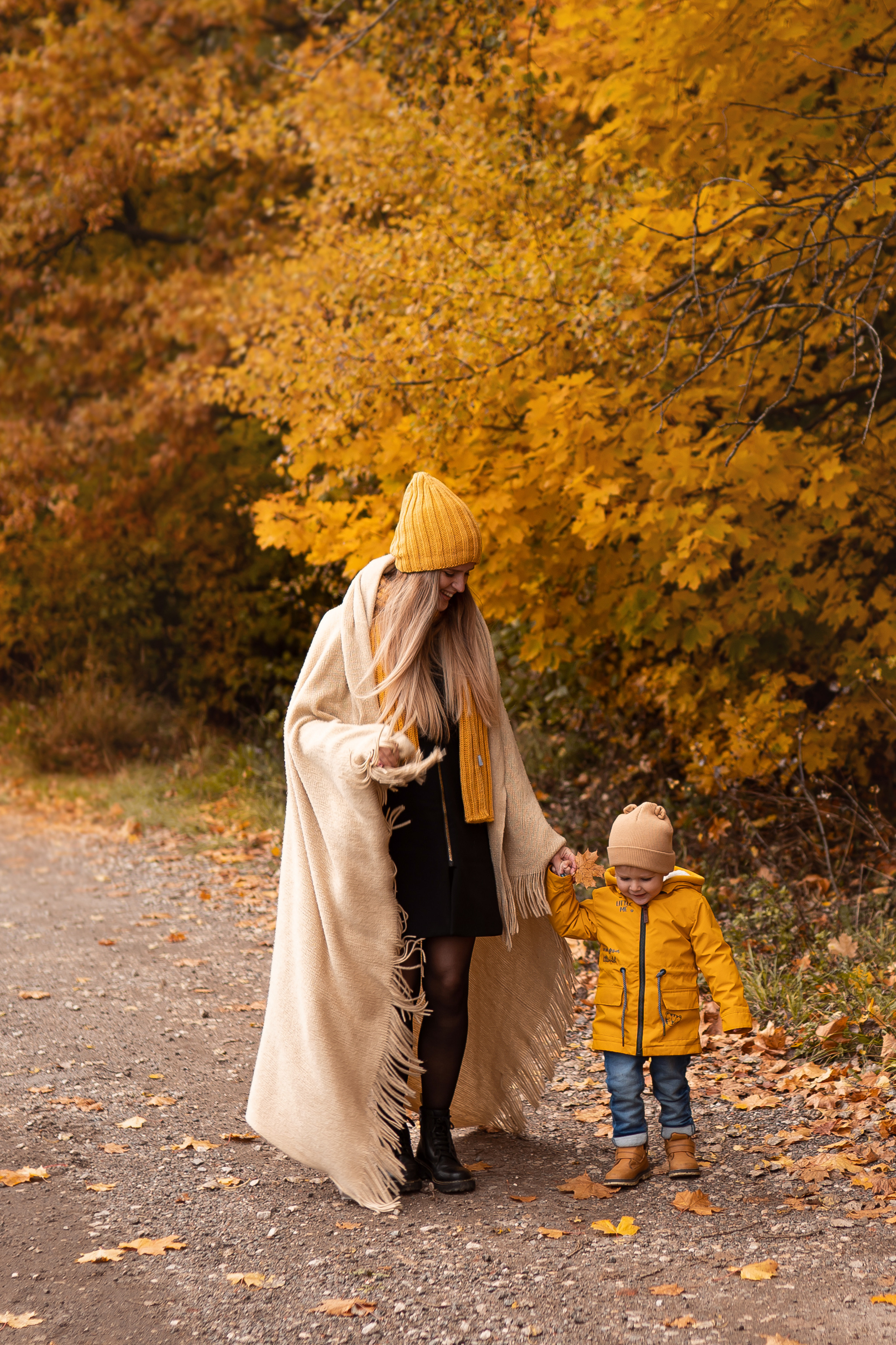 Осенняя прогулка Мишеньке 2 года. Фотограф новорожденных Москва, Домодедово