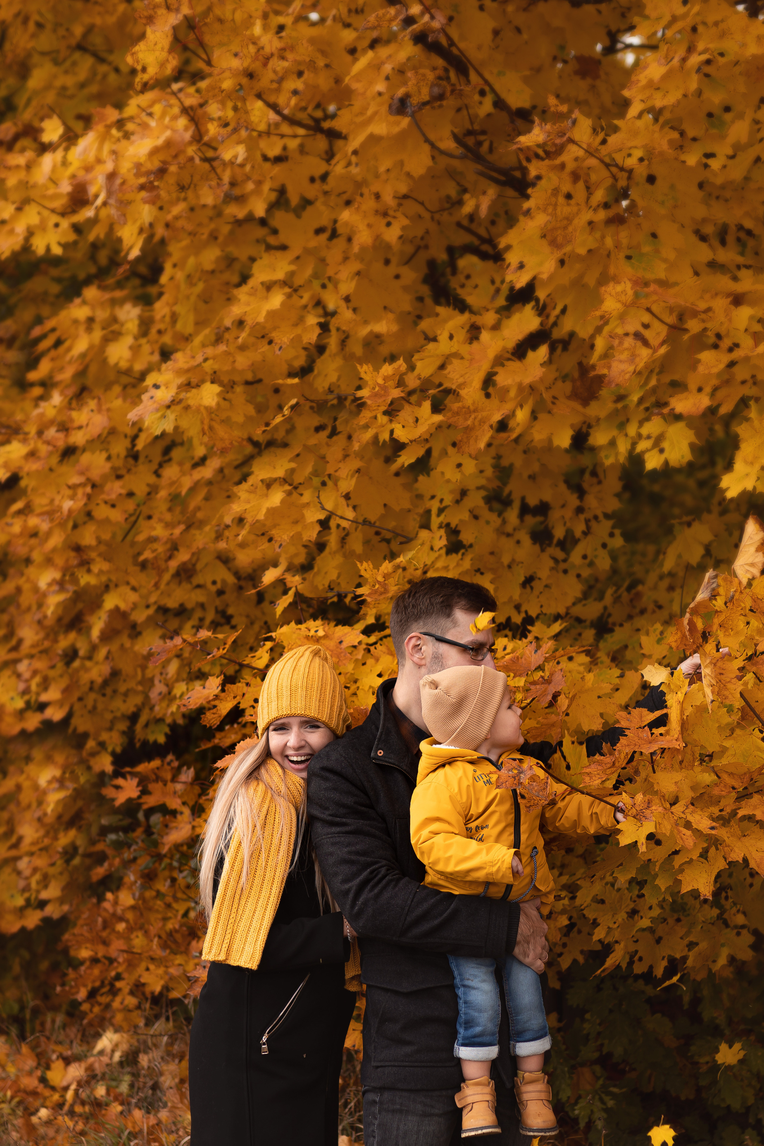 Осенняя прогулка Мишеньке 2 года. Фотограф новорожденных Москва, Домодедово