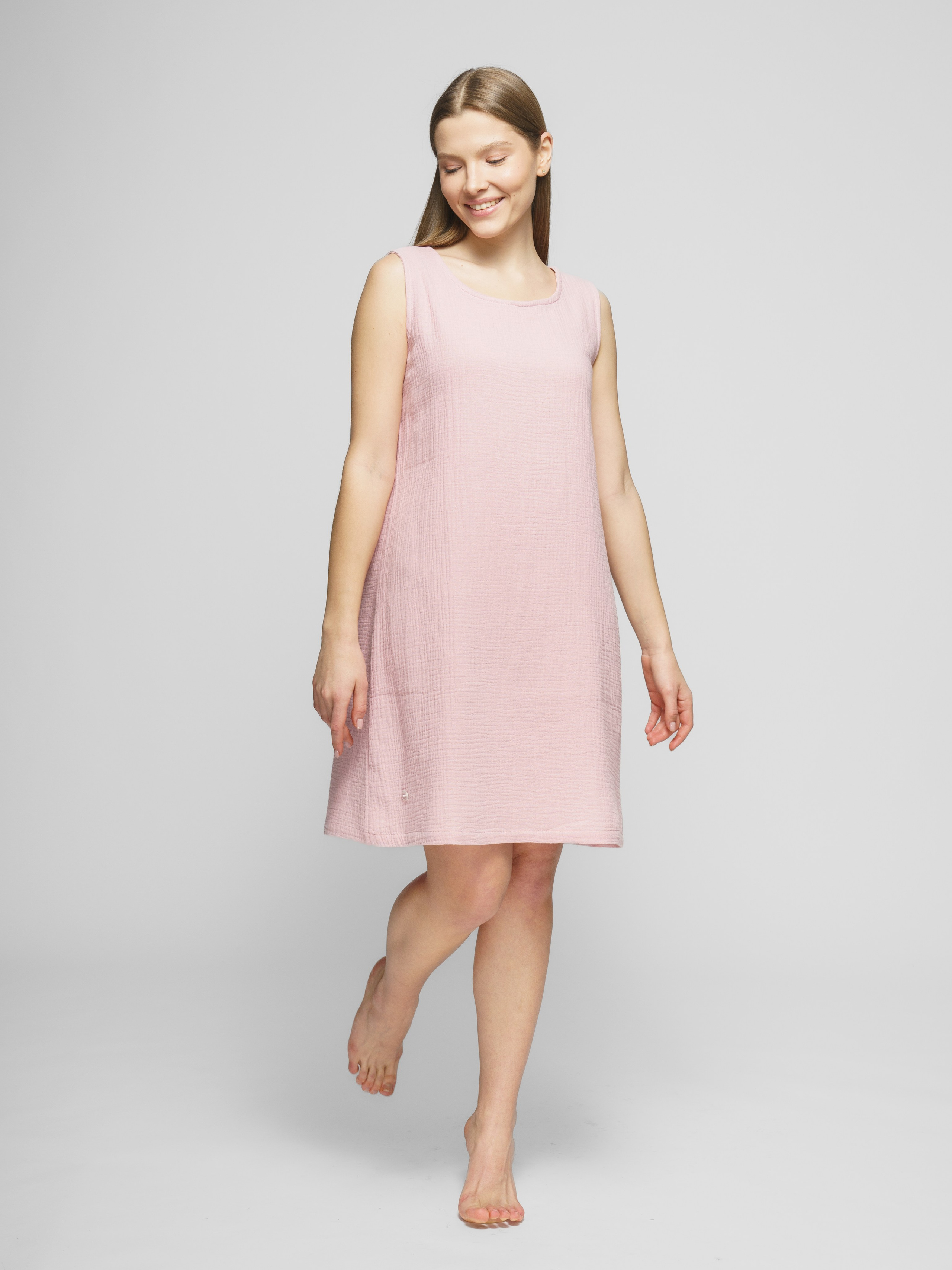 Лён (фартук, сорочки), модель Оксана. KED Production — продакшн из СПб. Создаём фото, видео и контент, который помогает брендам и селлерам продавать больше