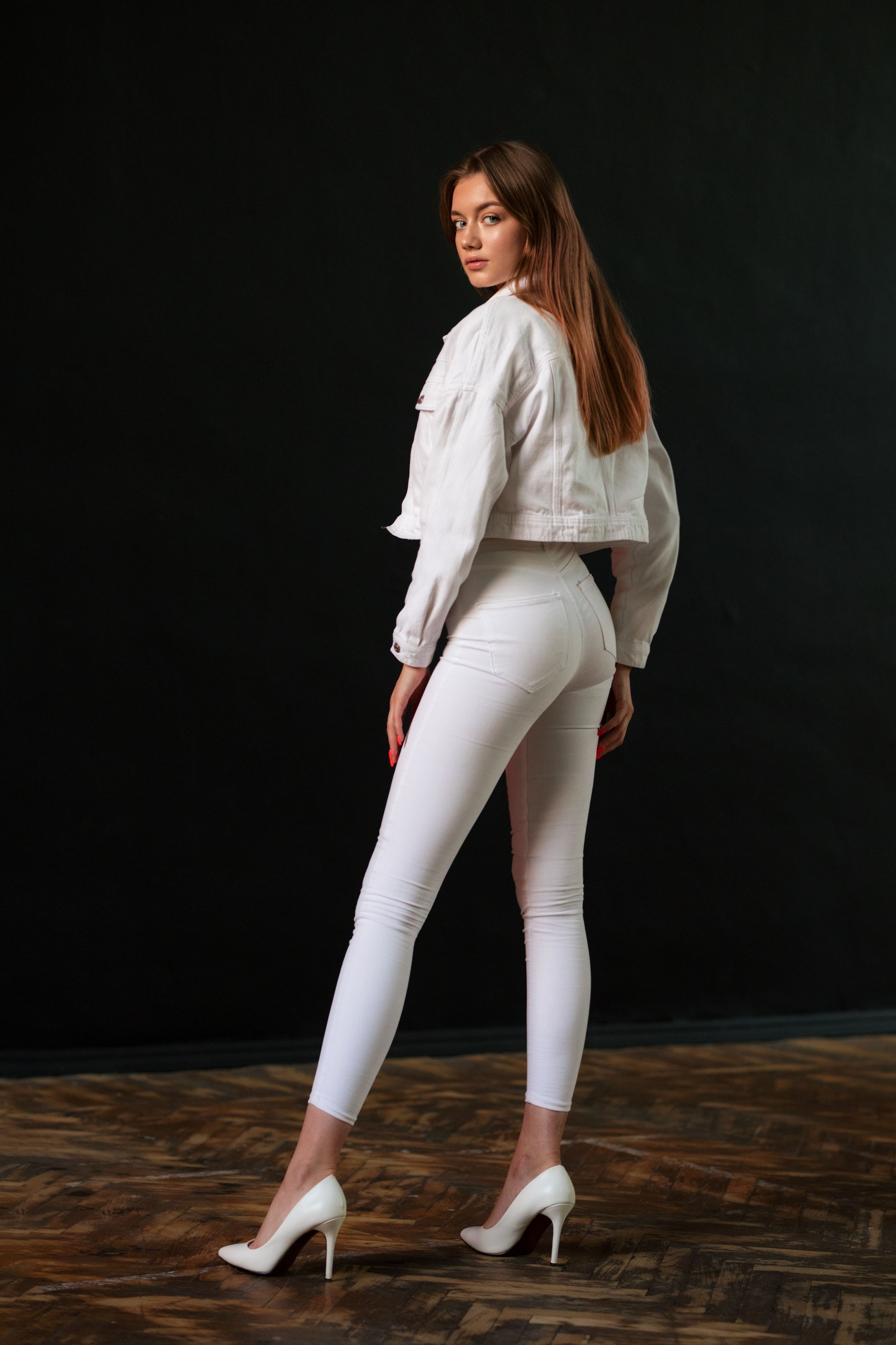 Съемка с Екатериной в минимальном интерьере в формате для «себя»