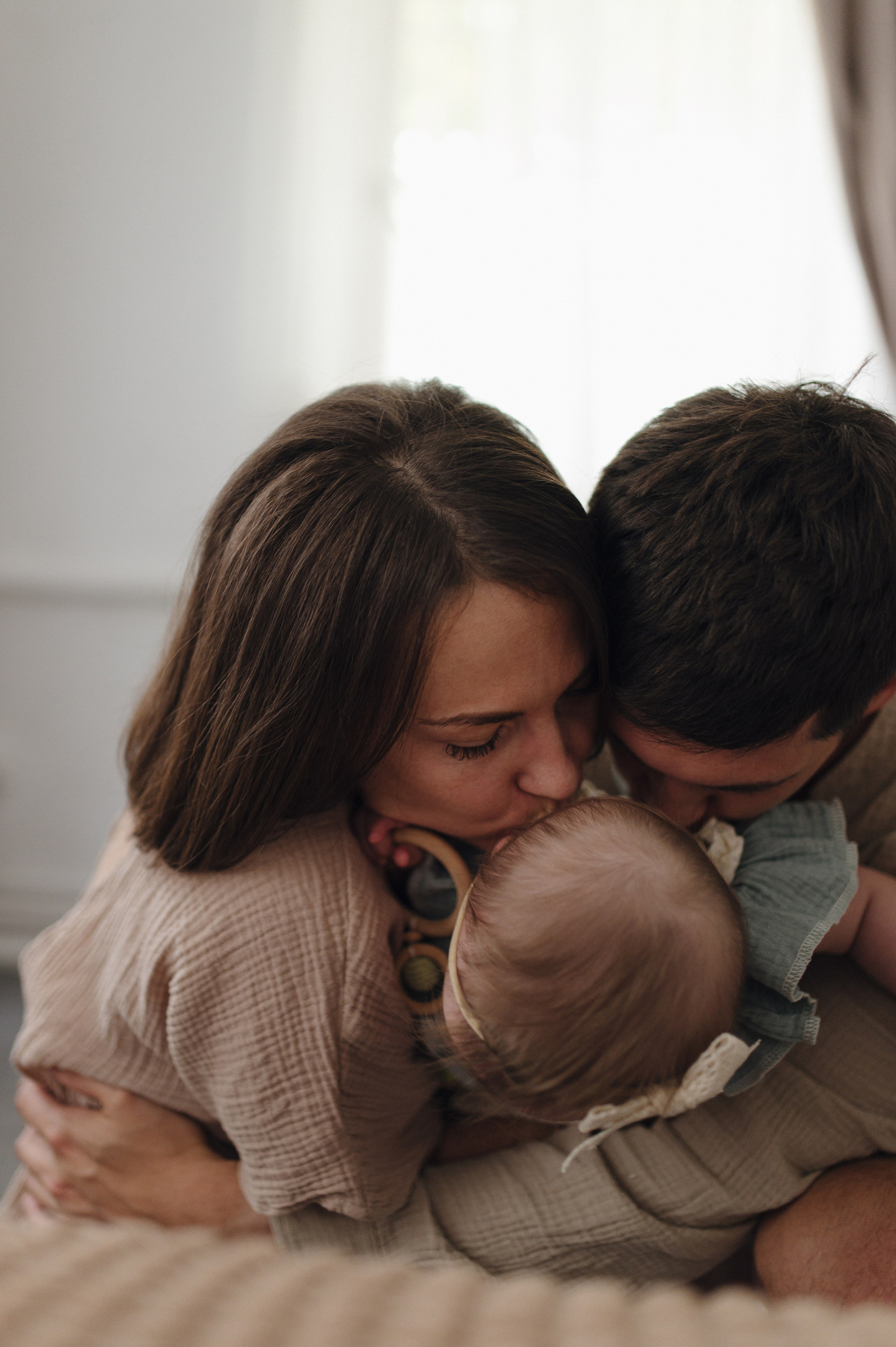 Ульяна, Яша и Лия. Домашняя история. Свадебный фотограф Москва и Санкт-Петербург. Анастасия Чудина